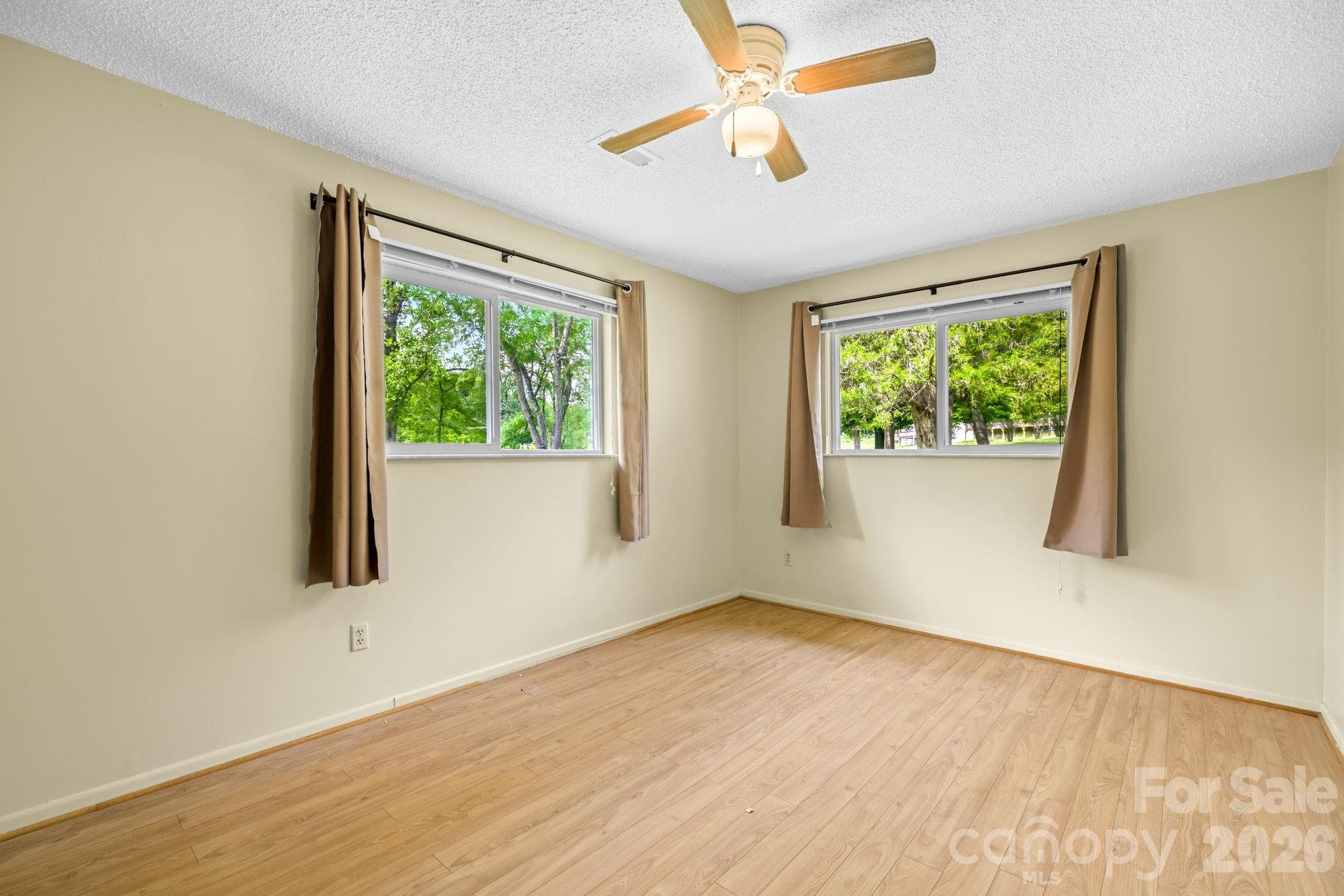Single Family Residence at 19 Quail Ridge Trail, Franklin, photo 19 of 37