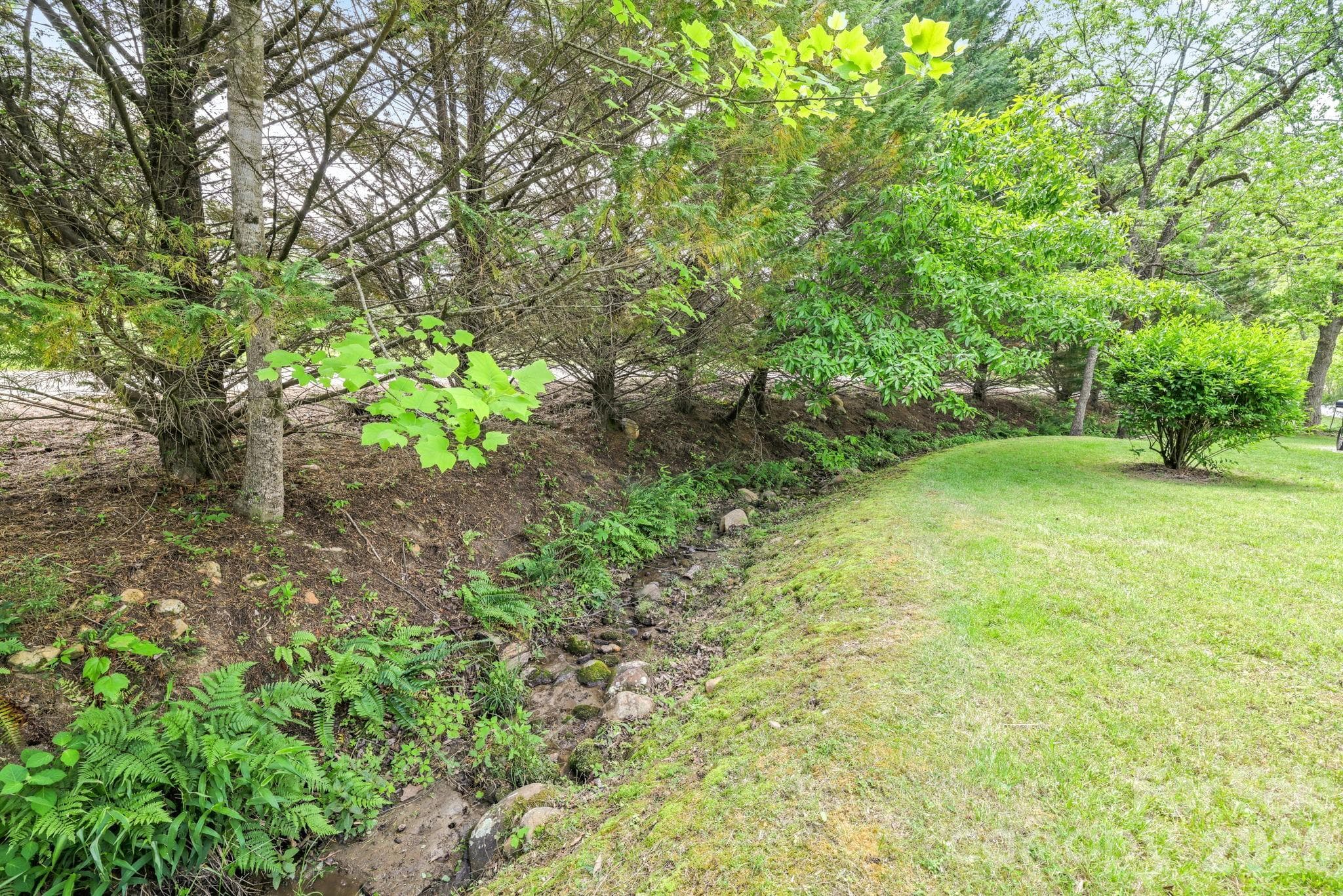 Single Family Residence at 19 Quail Ridge Trail, Franklin, photo 26 of 37