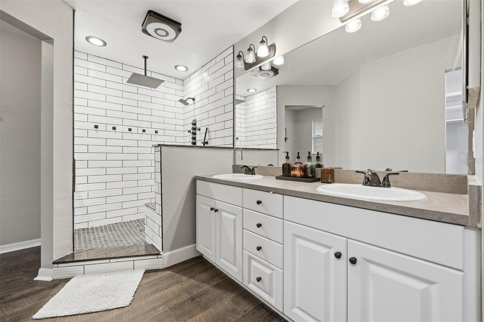 Master Bathroom - 3460 SE COUNTY ROAD 337, TRENTON