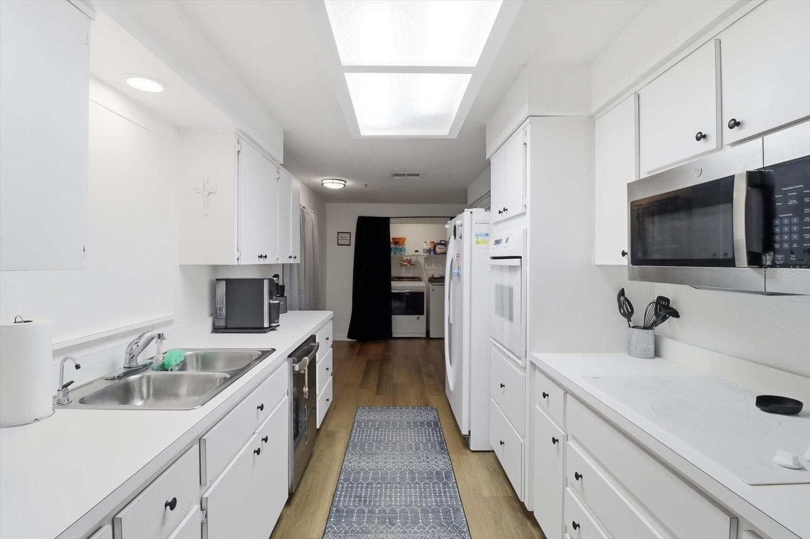 Single Family Residence at 3721 N GOLDENCUP TER, BEVERLY HILLS, photo 12 of 40
