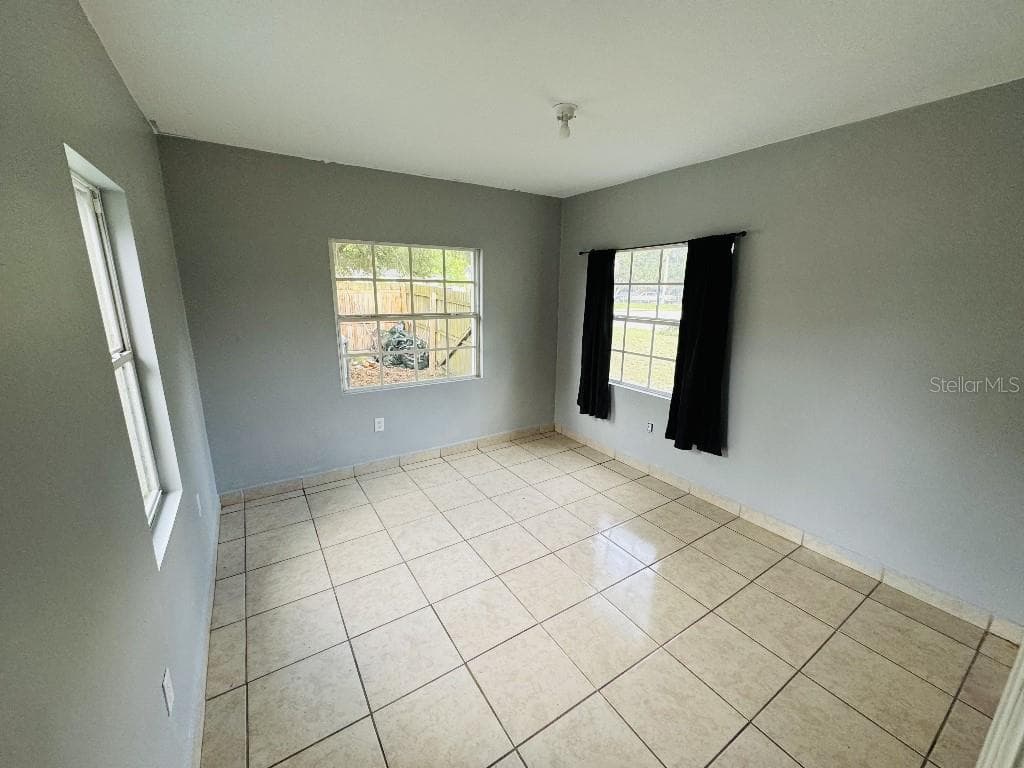 Single Family Residence at 419 AVENUE M NE, WINTER HAVEN, photo 6 of 17