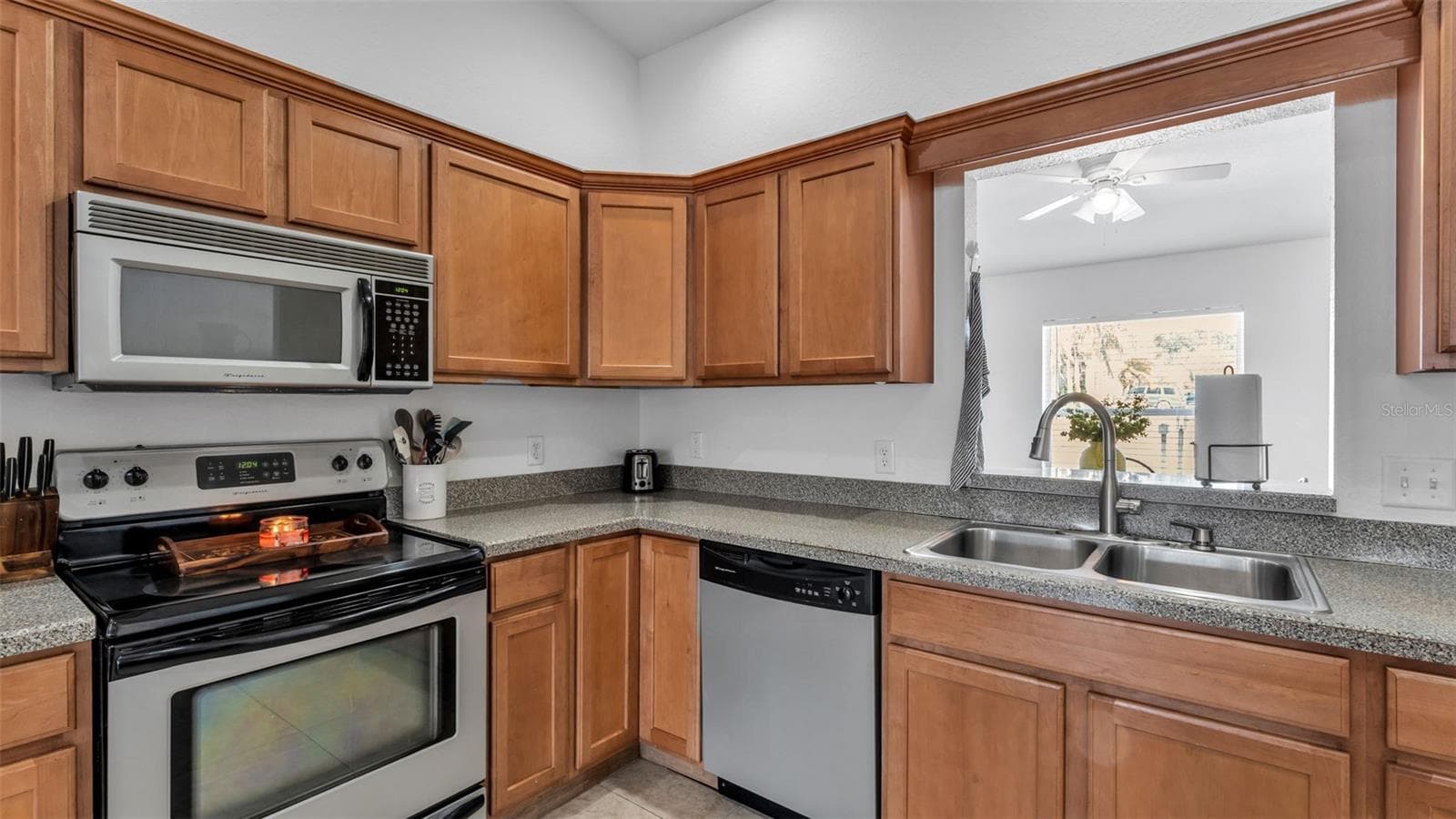 Kitchen - 6146 MISSION DR, LAKELAND