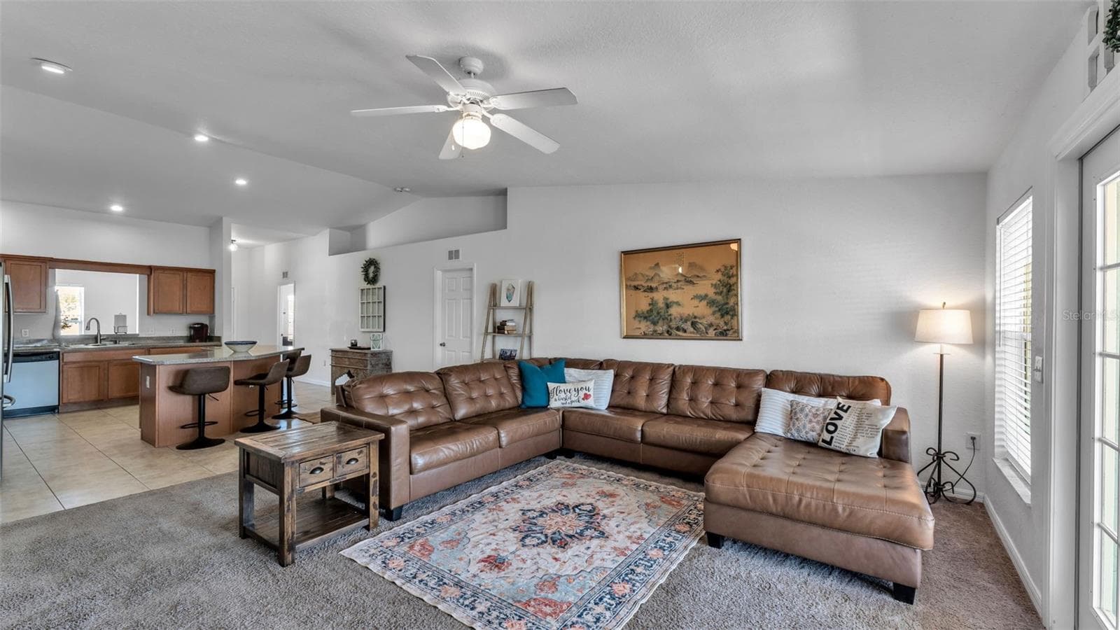 Living room - 6146 MISSION DR, LAKELAND
