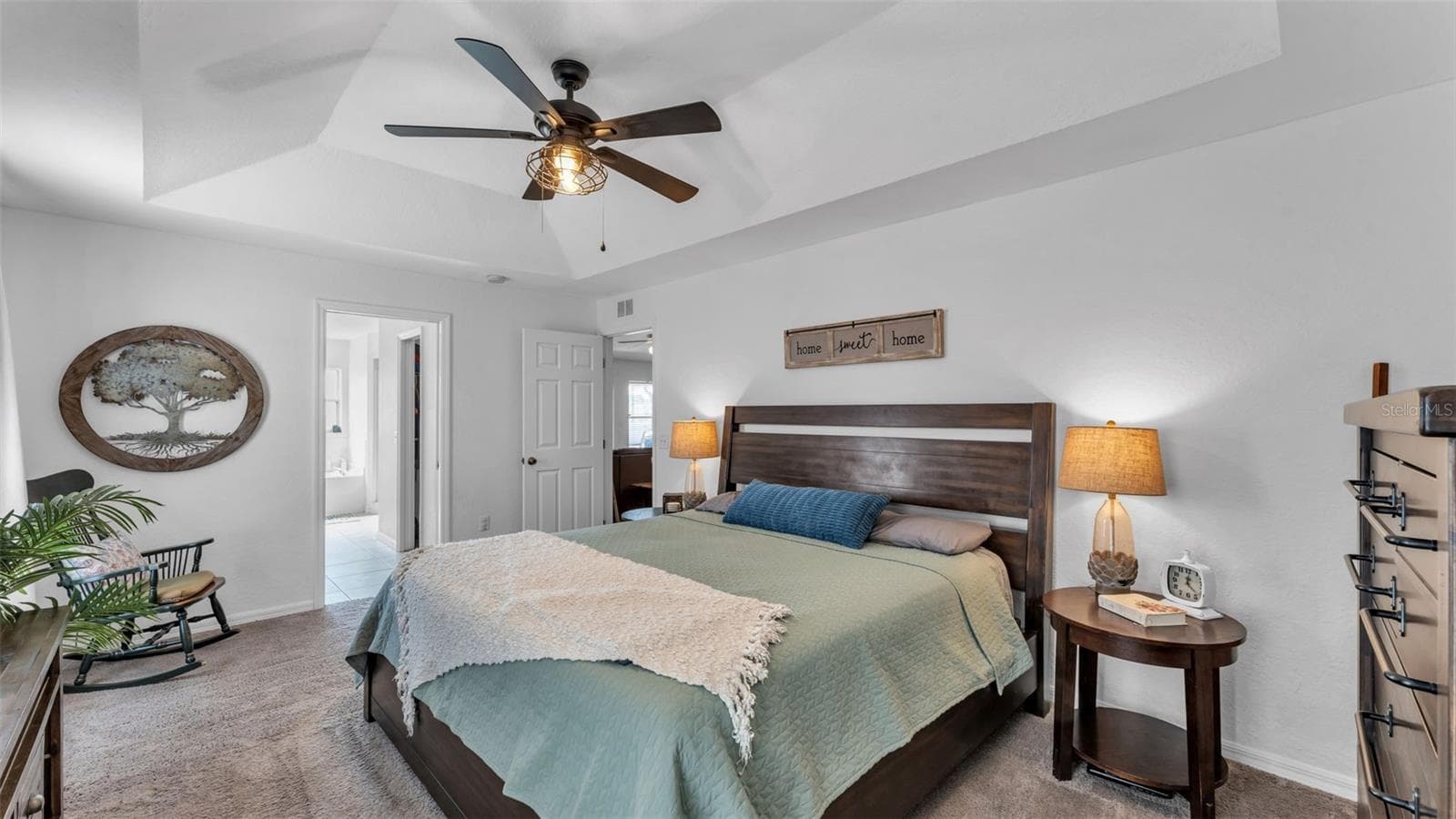Primary bedroom with en-suite - 6146 MISSION DR, LAKELAND