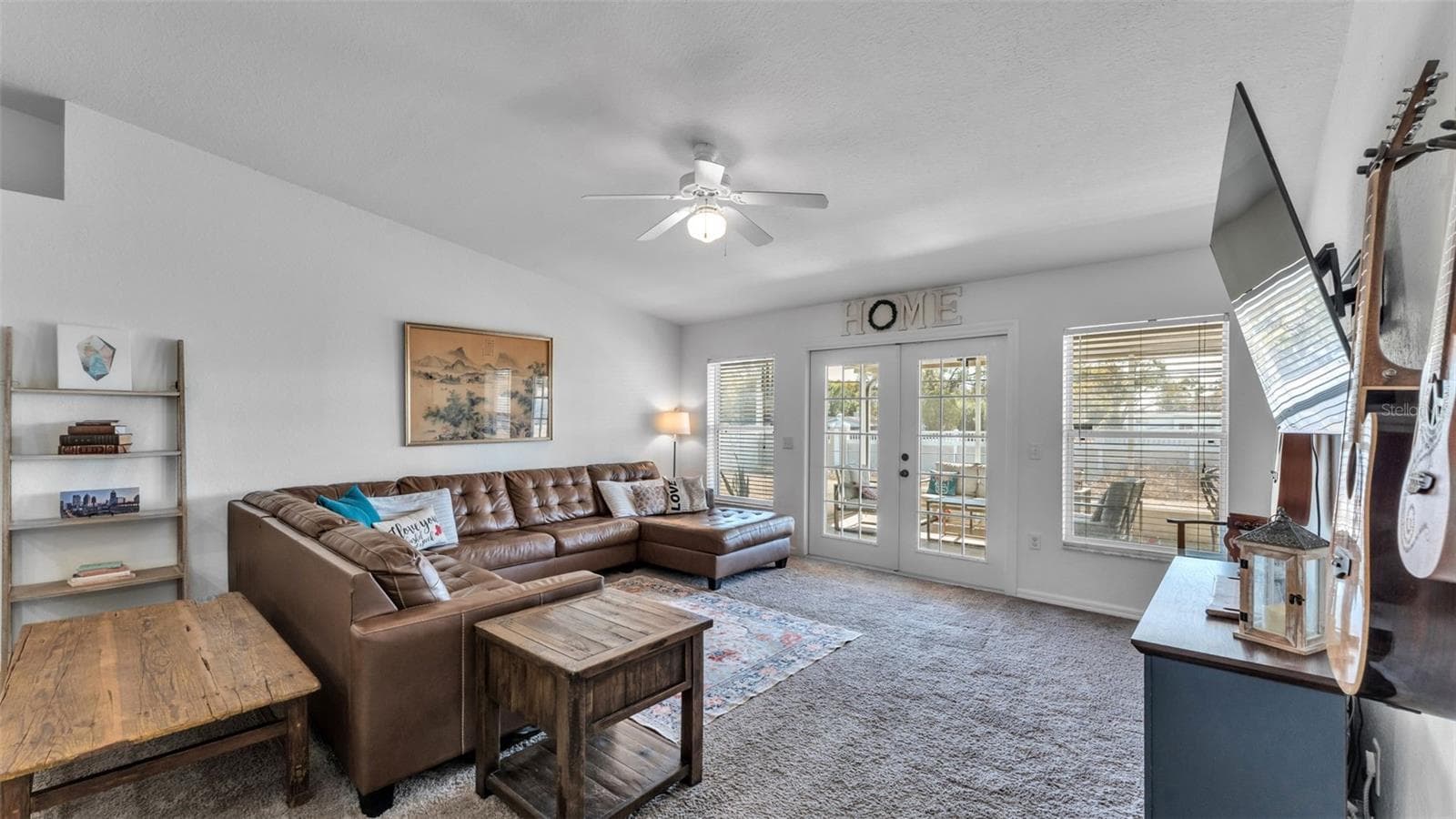 Living room - 6146 MISSION DR, LAKELAND