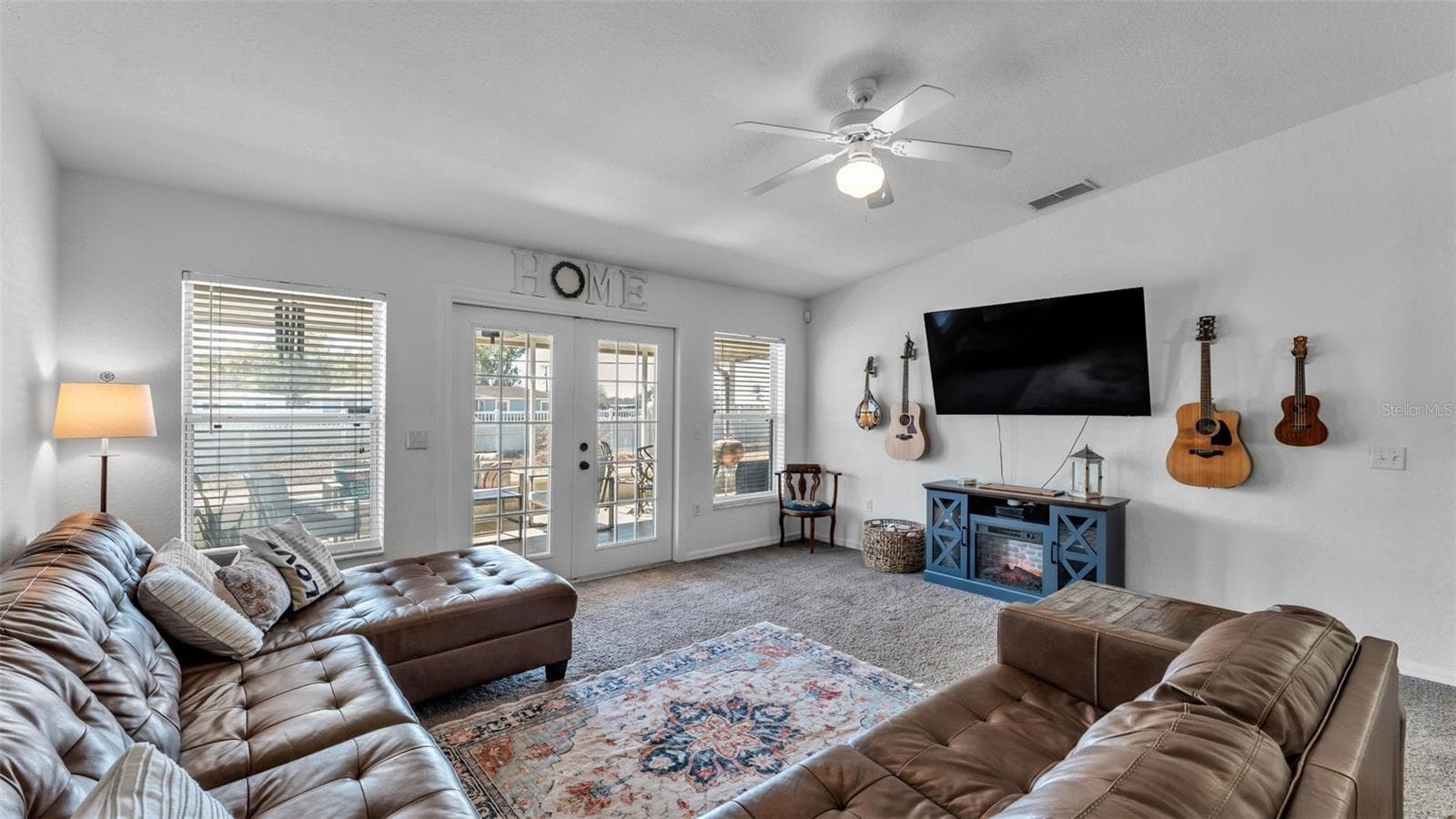 Living room - 6146 MISSION DR, LAKELAND