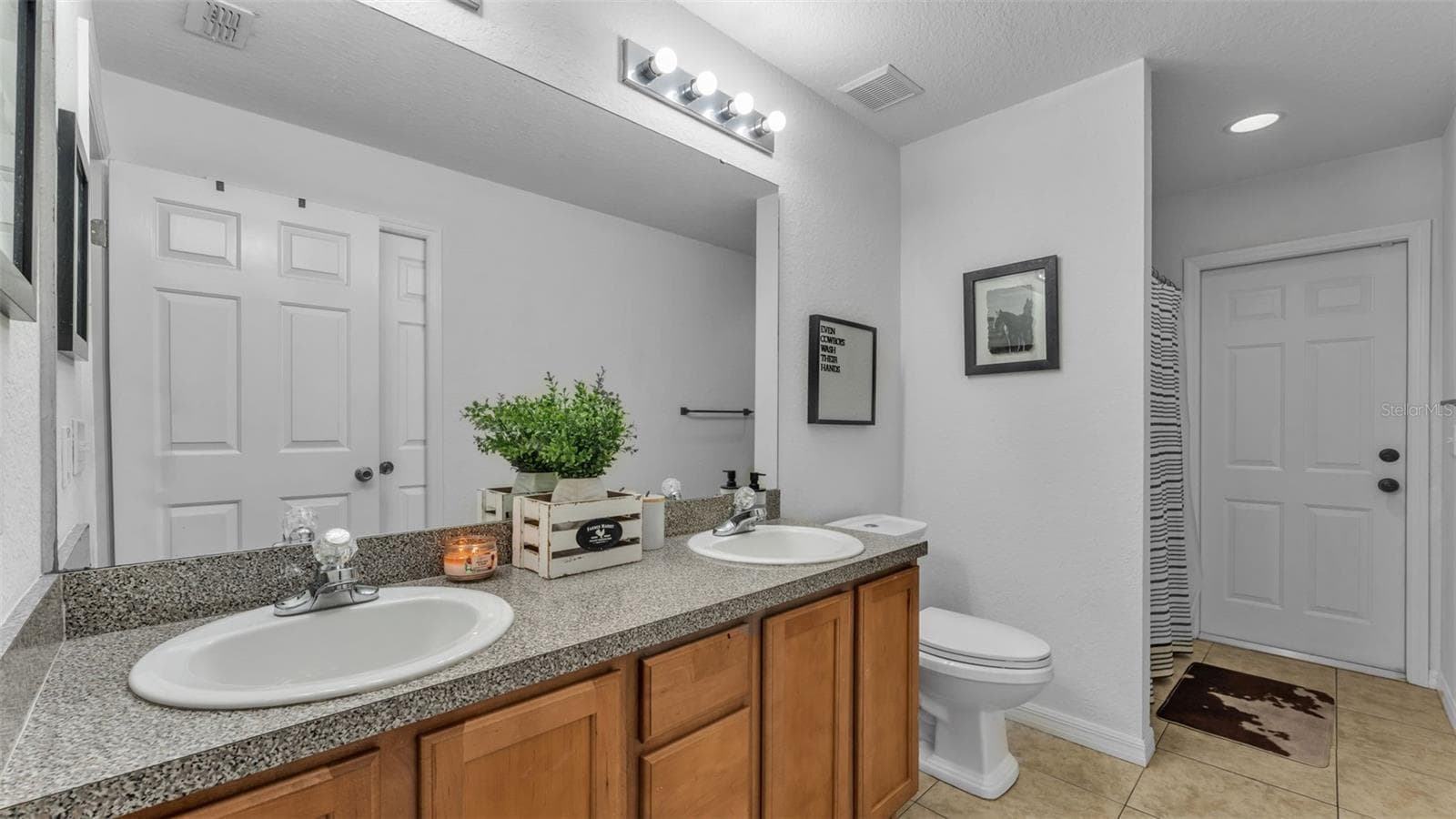 Second bathroom - 6146 MISSION DR, LAKELAND