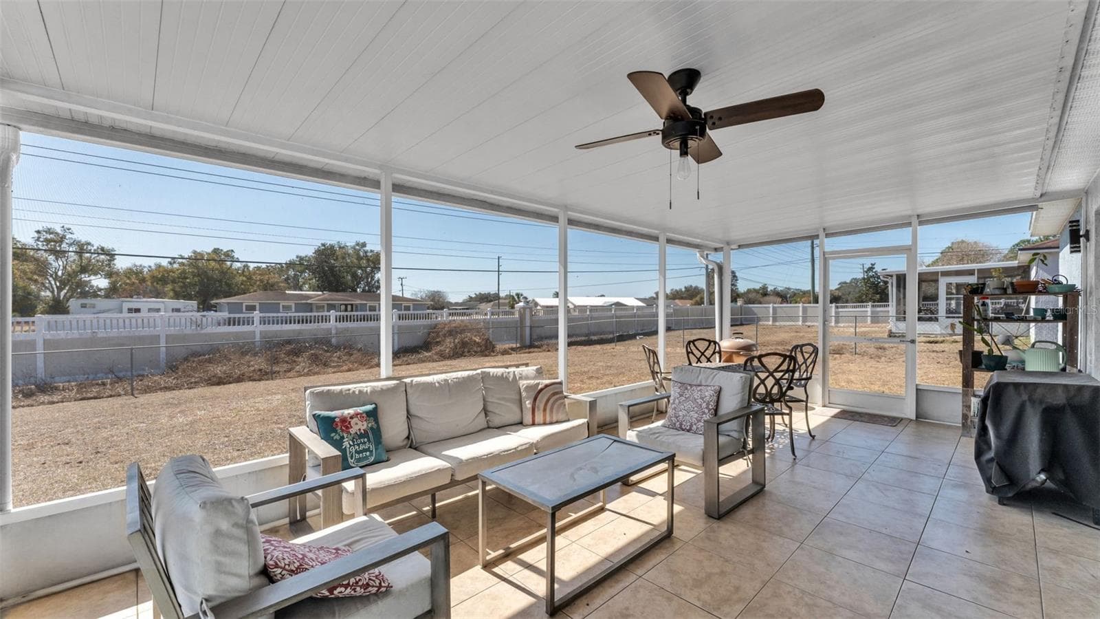 Screened in lanai - 6146 MISSION DR, LAKELAND