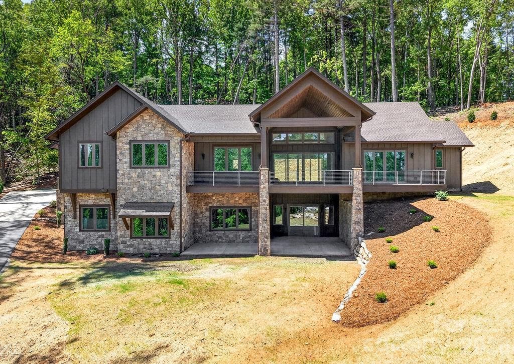 Single Family Residence at Hendersonville, photo 2 of 47