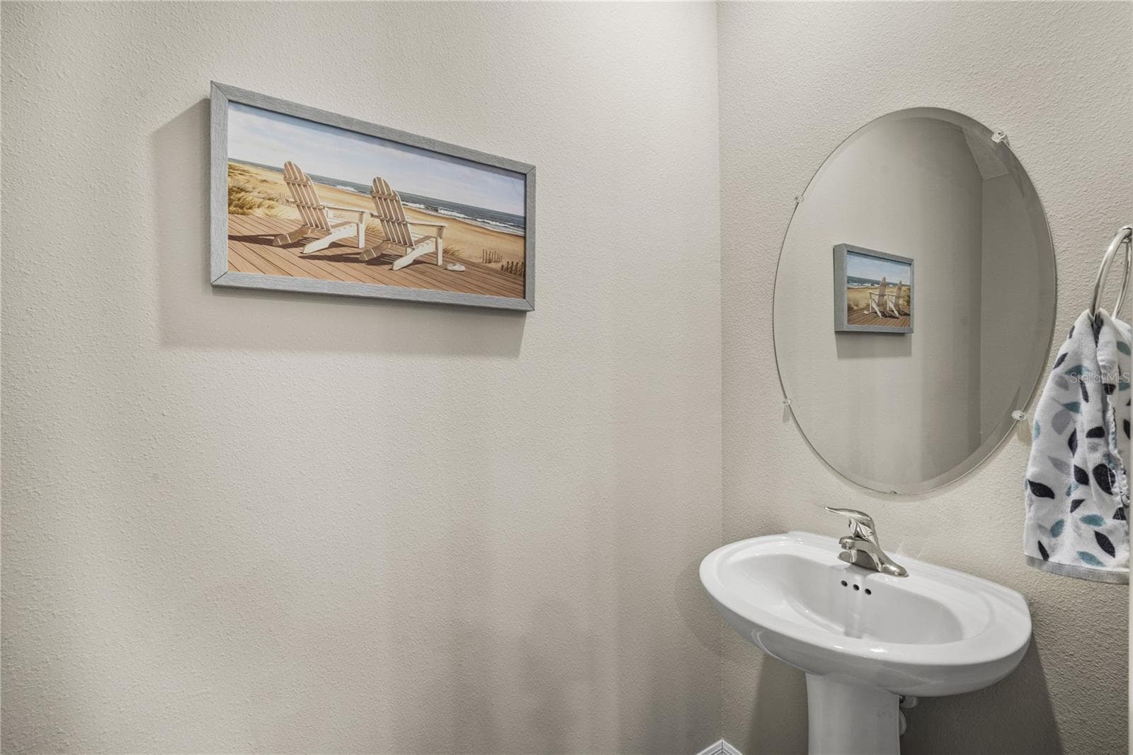 powder room downstairs for guests - 11240 CAY SPRUCE WAY, SAN ANTONIO