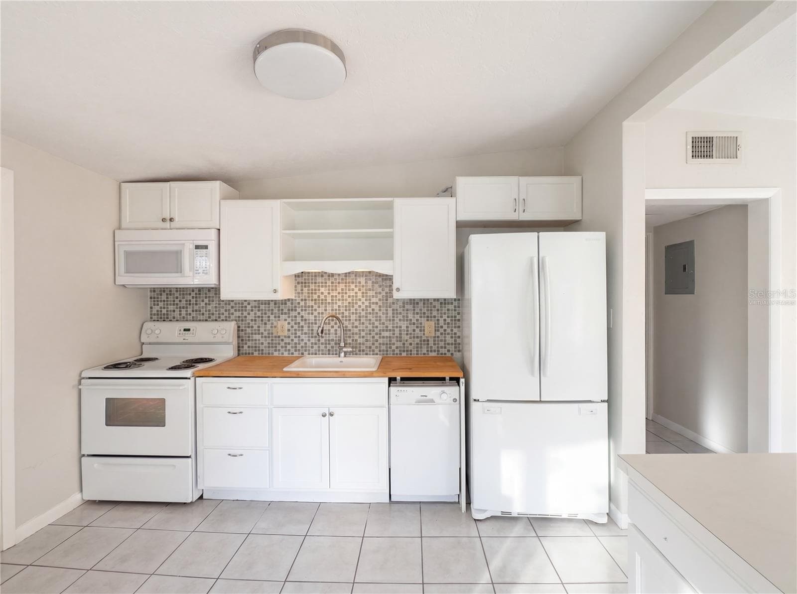 Single Family Residence at 911 NEW YORK ST, EDGEWATER, photo 2 of 17