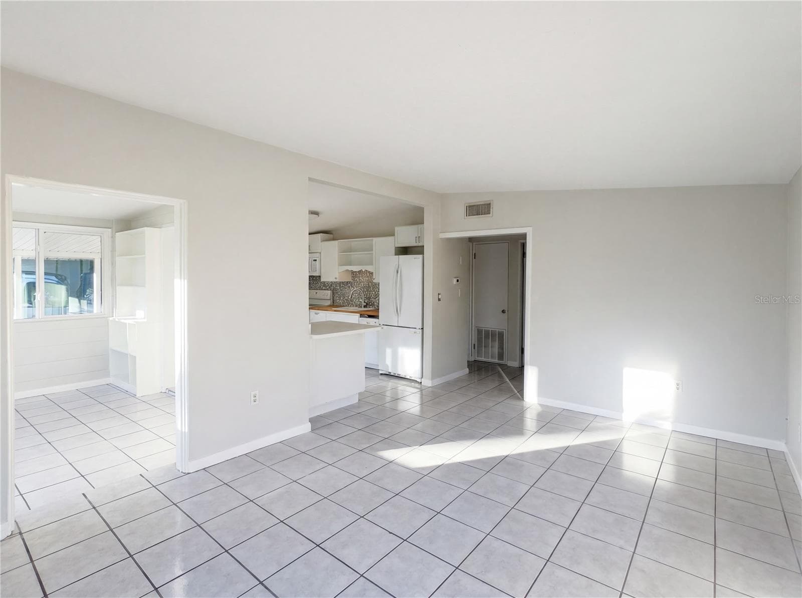 Single Family Residence at 911 NEW YORK ST, EDGEWATER, photo 3 of 17