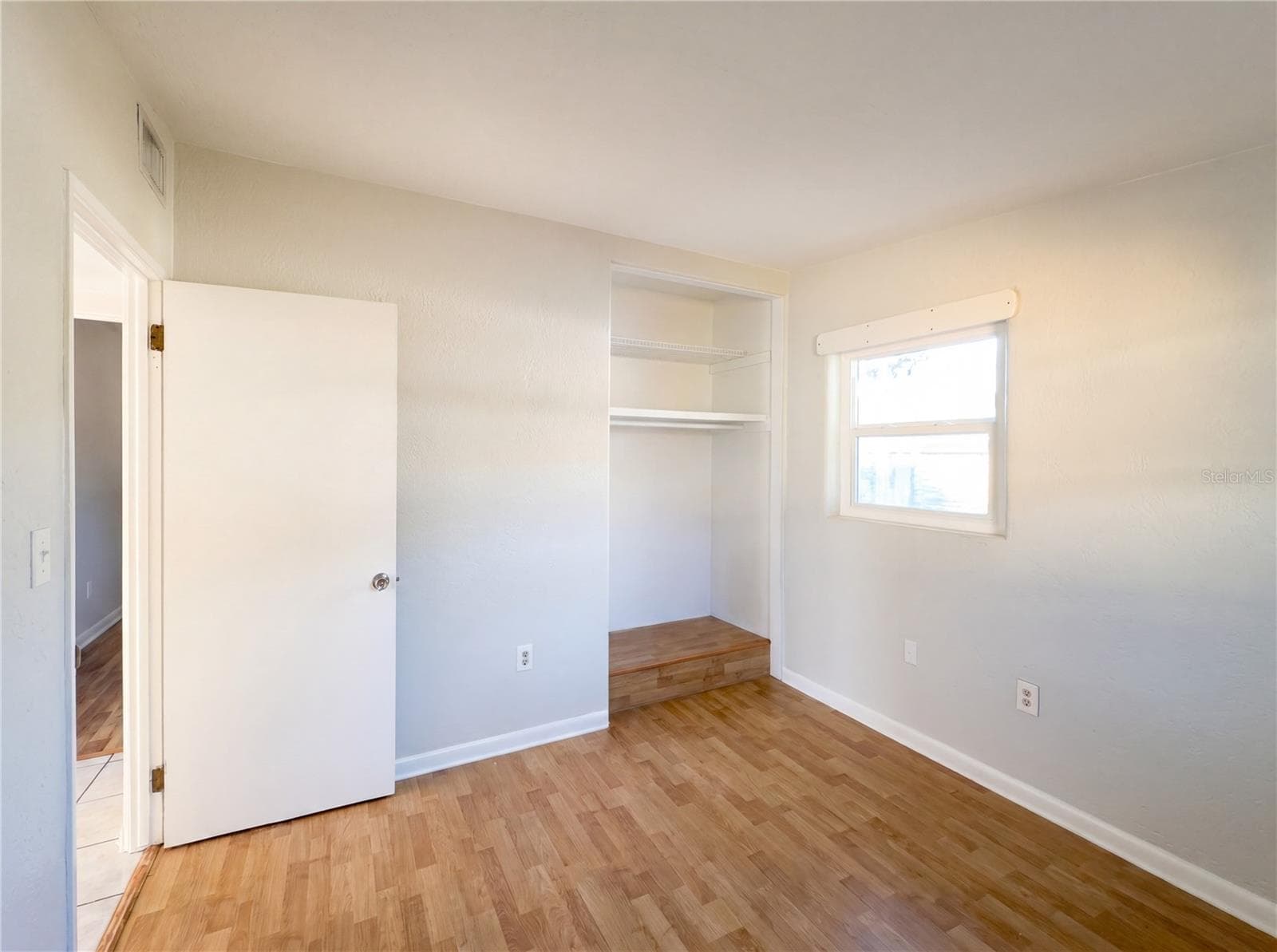 Single Family Residence at 911 NEW YORK ST, EDGEWATER, photo 4 of 17