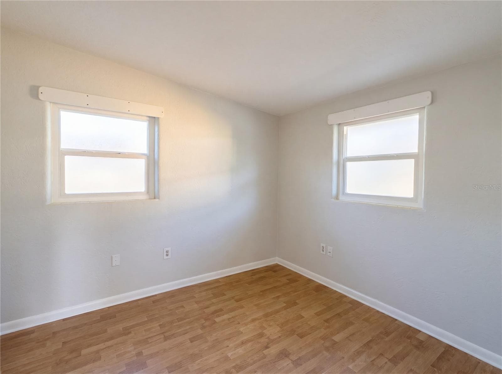 Single Family Residence at 911 NEW YORK ST, EDGEWATER, photo 6 of 17