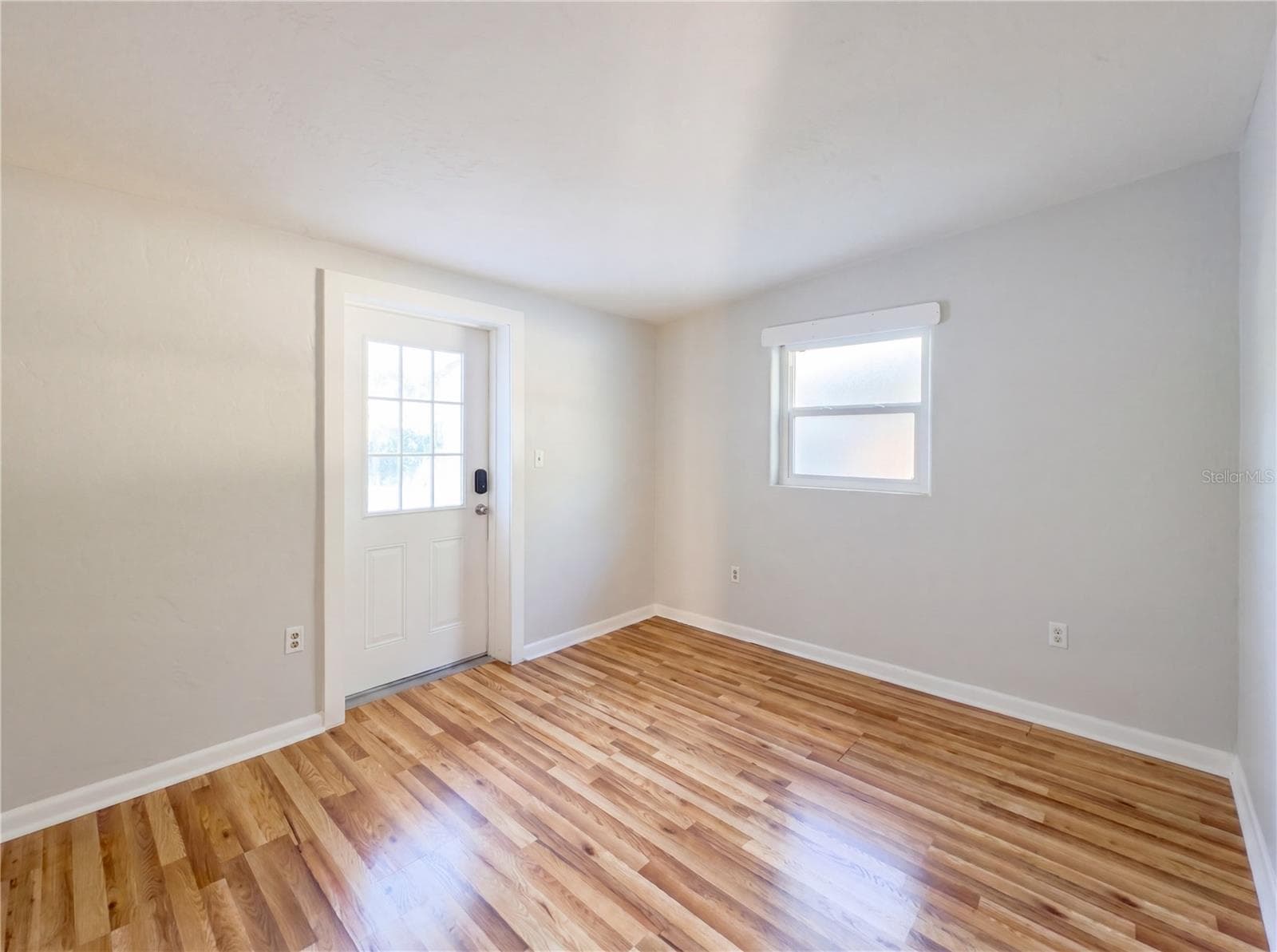 Single Family Residence at 911 NEW YORK ST, EDGEWATER, photo 7 of 17