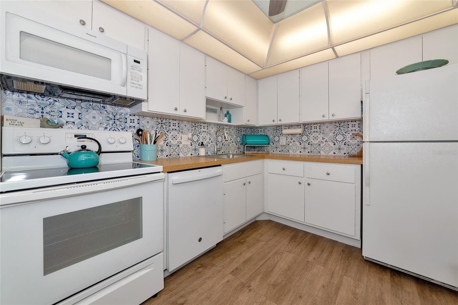 Condominium at 7461 W COUNTRY CLUB DR N #203, SARASOTA, photo 9 of 75