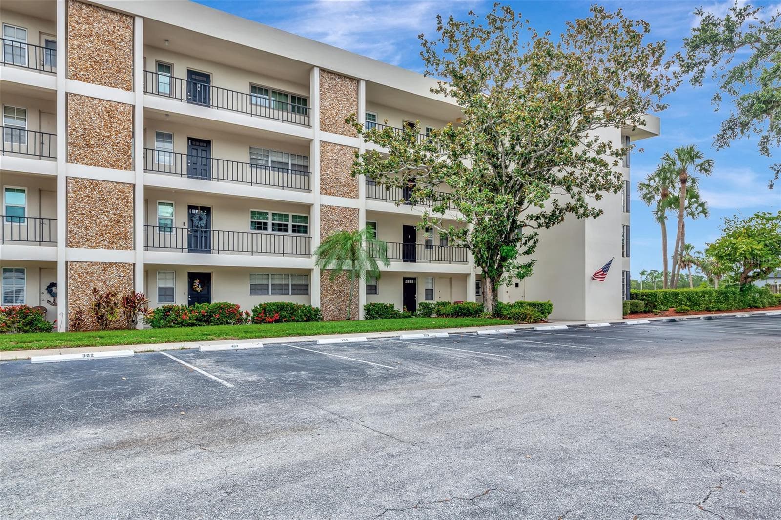 Condominium at 7461 W COUNTRY CLUB DR N #203, SARASOTA, photo 42 of 75