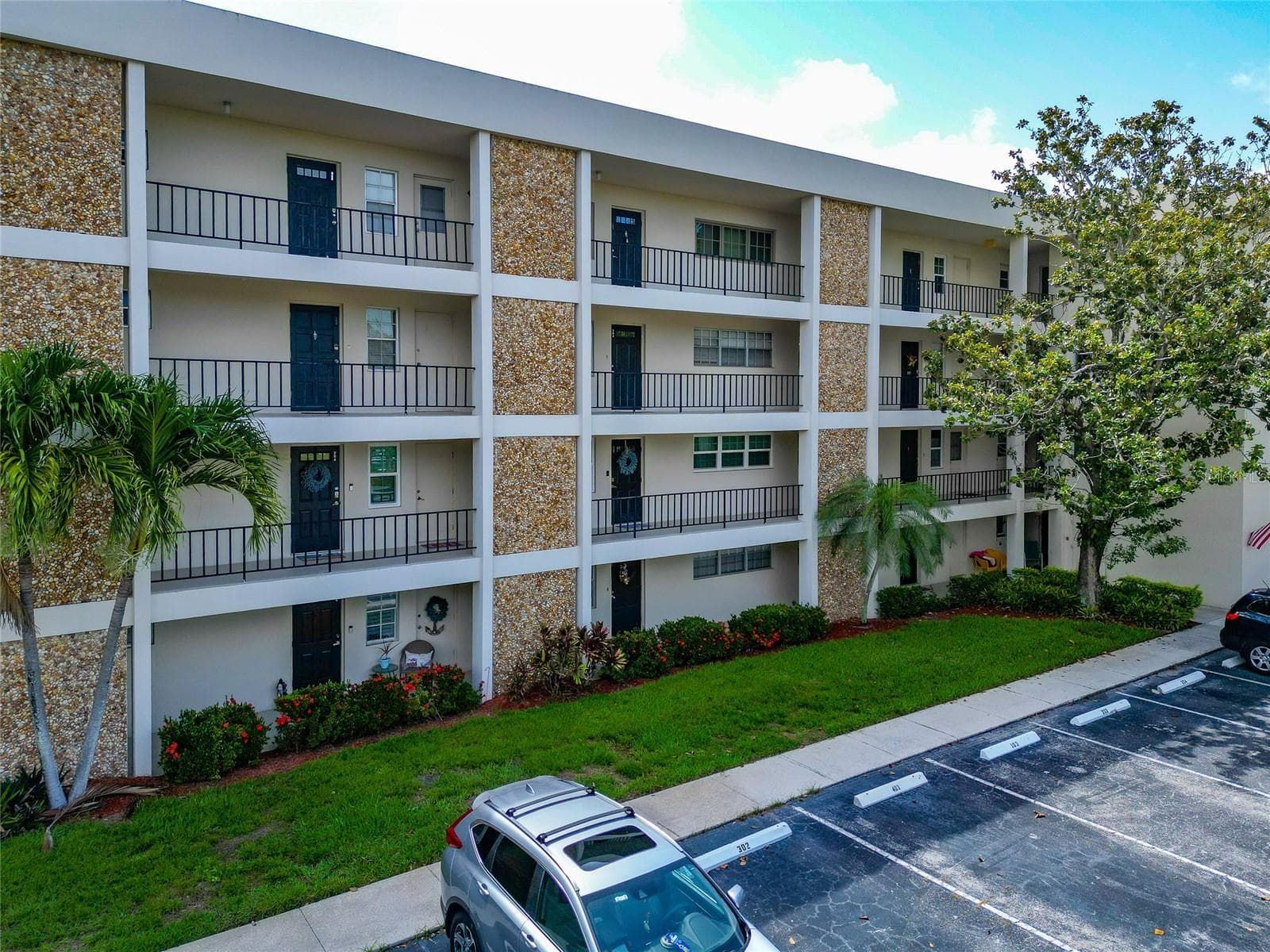 Condominium at 7461 W COUNTRY CLUB DR N #203, SARASOTA, photo 45 of 75