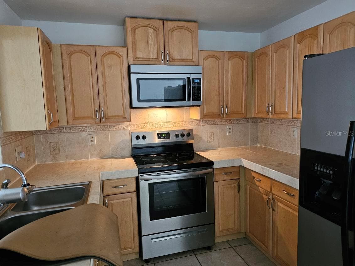 Single Family Residence at 724 DEL RAY DR, KISSIMMEE, photo 8 of 17