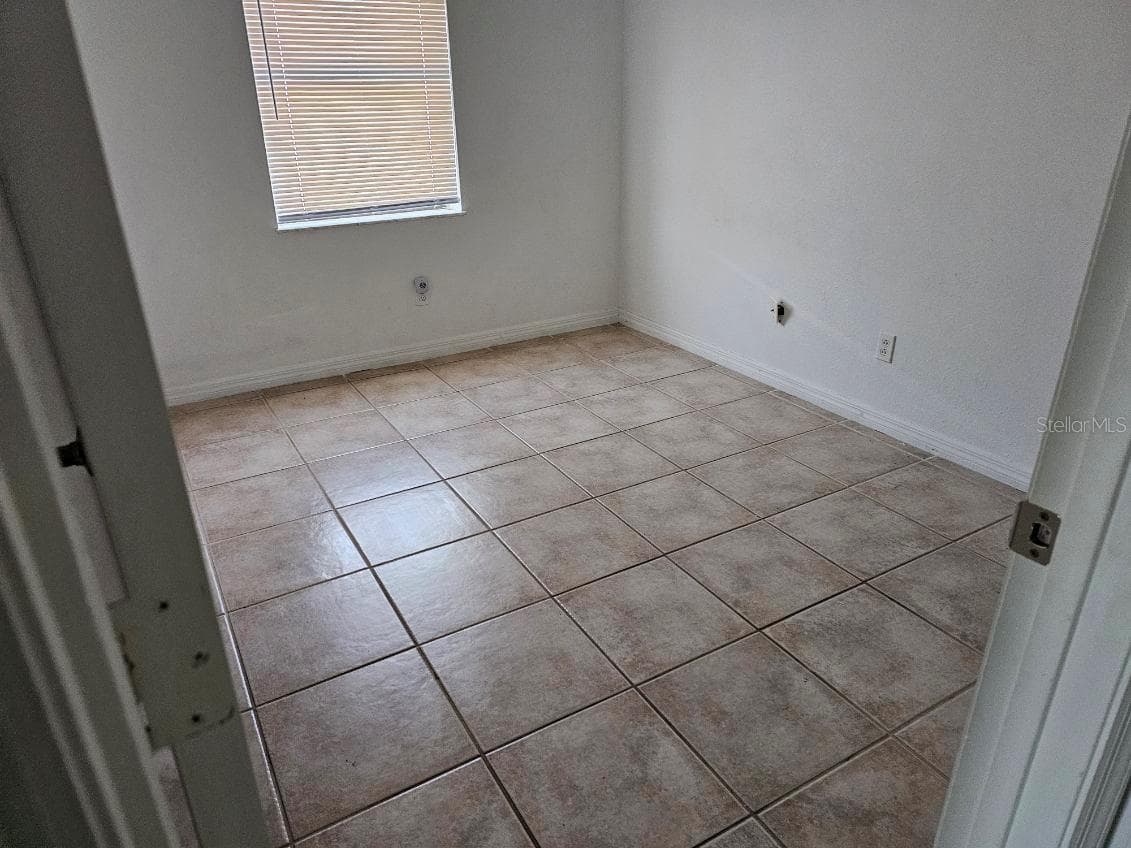 Single Family Residence at 724 DEL RAY DR, KISSIMMEE, photo 10 of 17