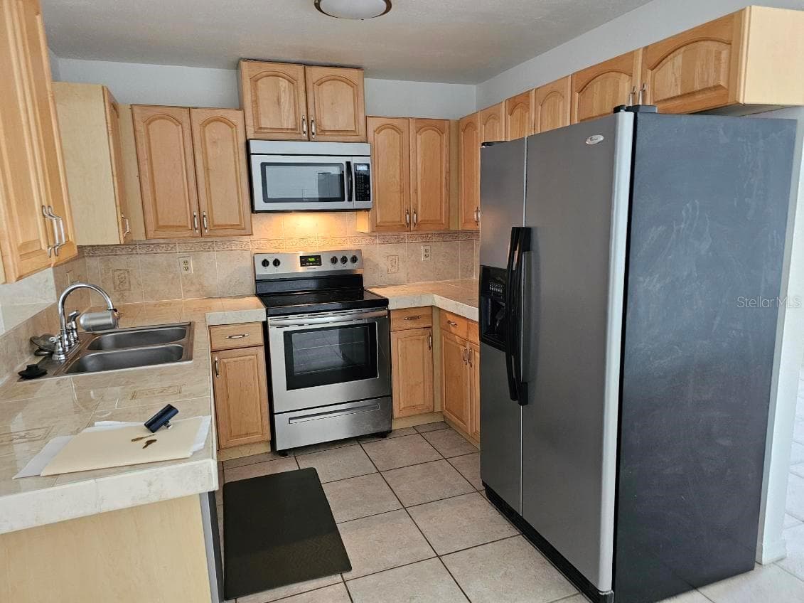 Single Family Residence at 724 DEL RAY DR, KISSIMMEE, photo 12 of 17