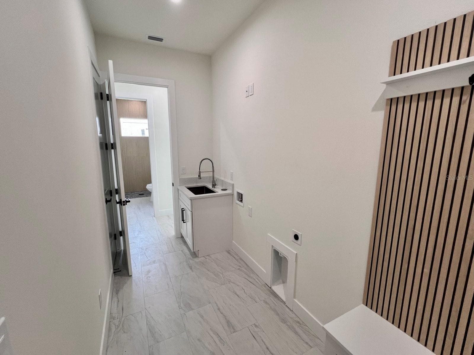 Laundry - 9245 BOCA GRANDE AVE, ENGLEWOOD