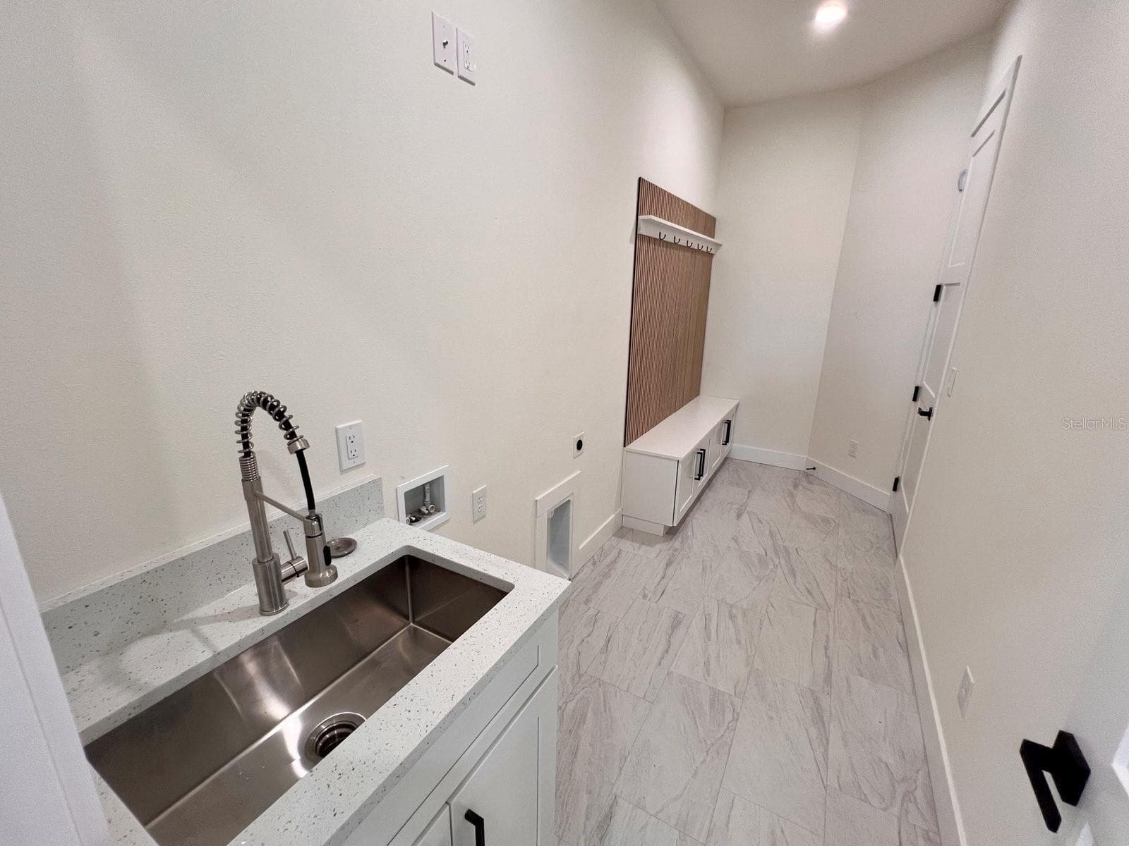 Laundry Sink - 9245 BOCA GRANDE AVE, ENGLEWOOD