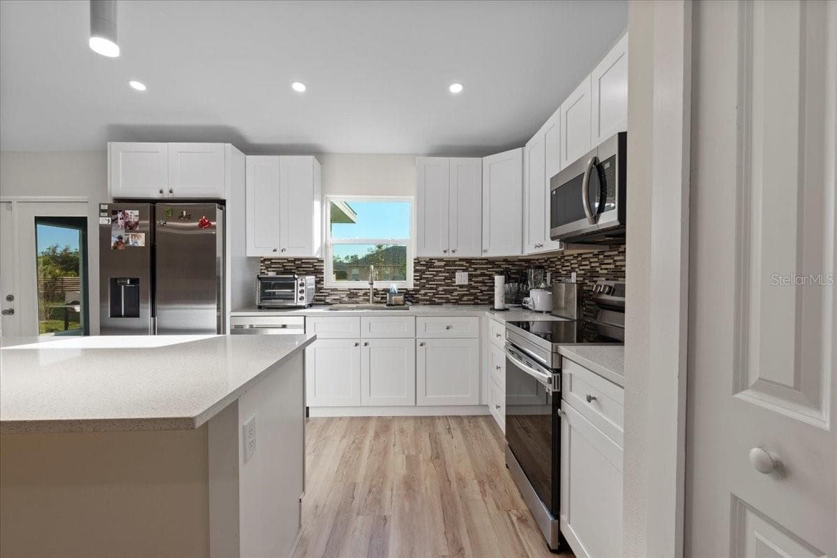 Single Family Residence at 2405 VANCOUVER LN, NORTH PORT, photo 9 of 32