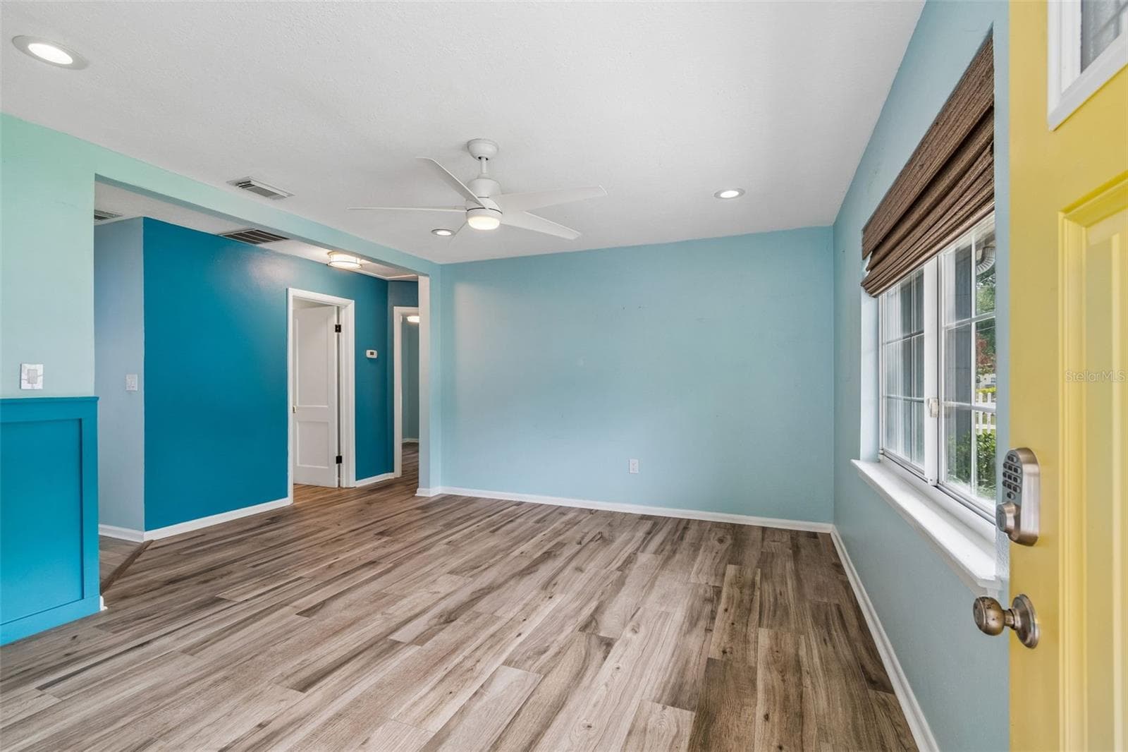 Single Family Residence at 1304 E KNOLLWOOD ST, TAMPA, photo 8 of 30