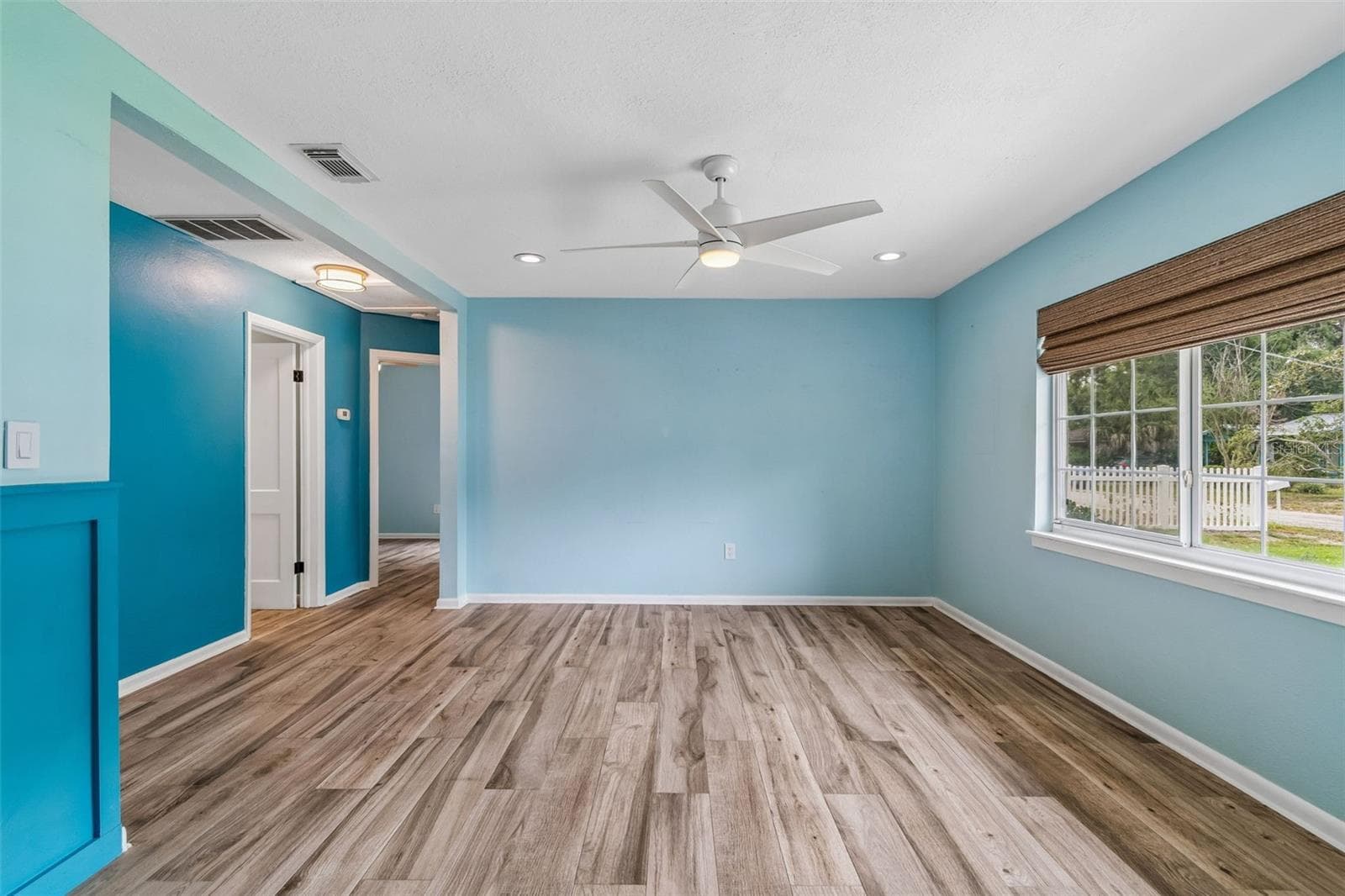 Single Family Residence at 1304 E KNOLLWOOD ST, TAMPA, photo 9 of 30