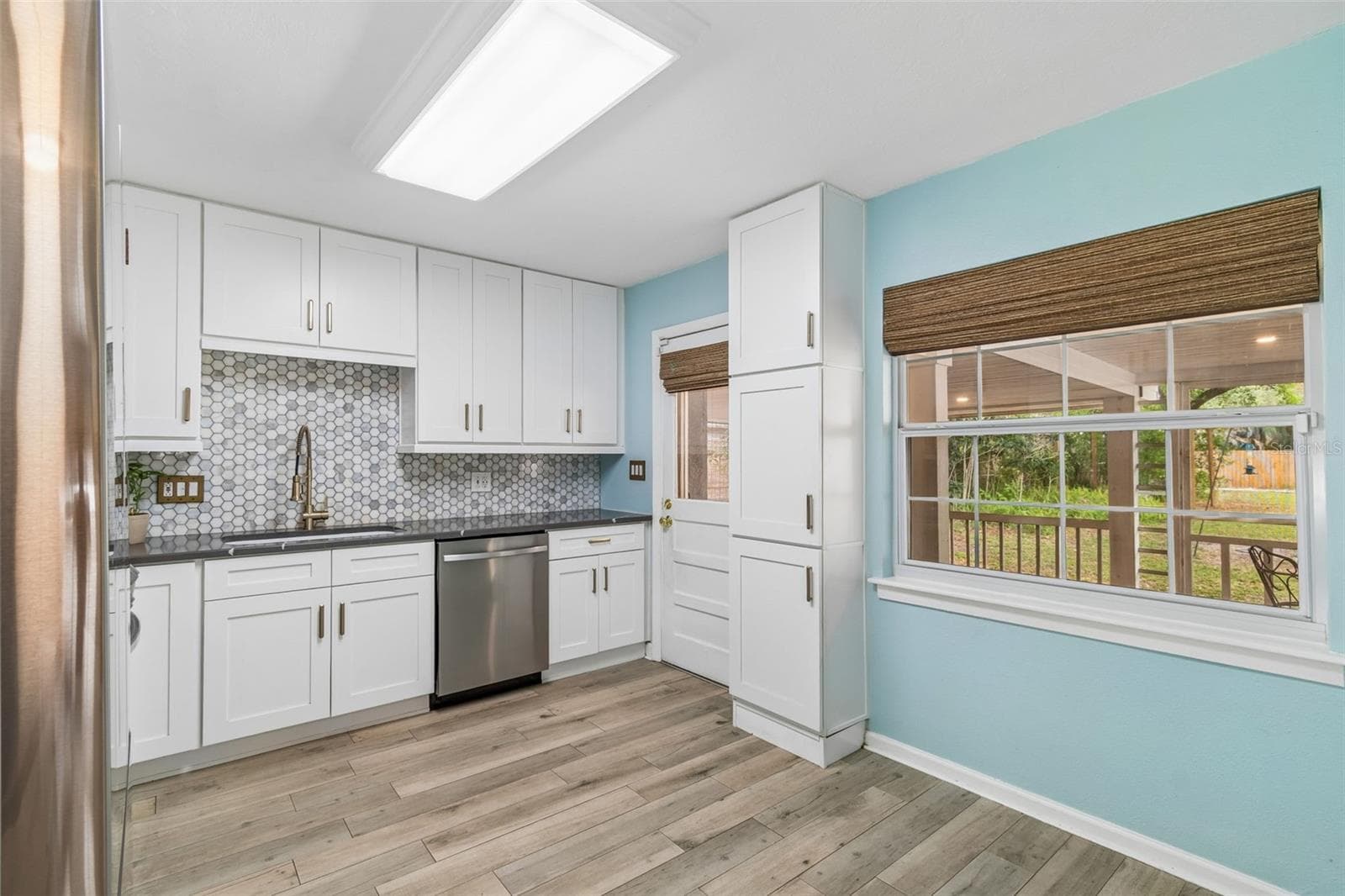 Single Family Residence at 1304 E KNOLLWOOD ST, TAMPA, photo 4 of 30