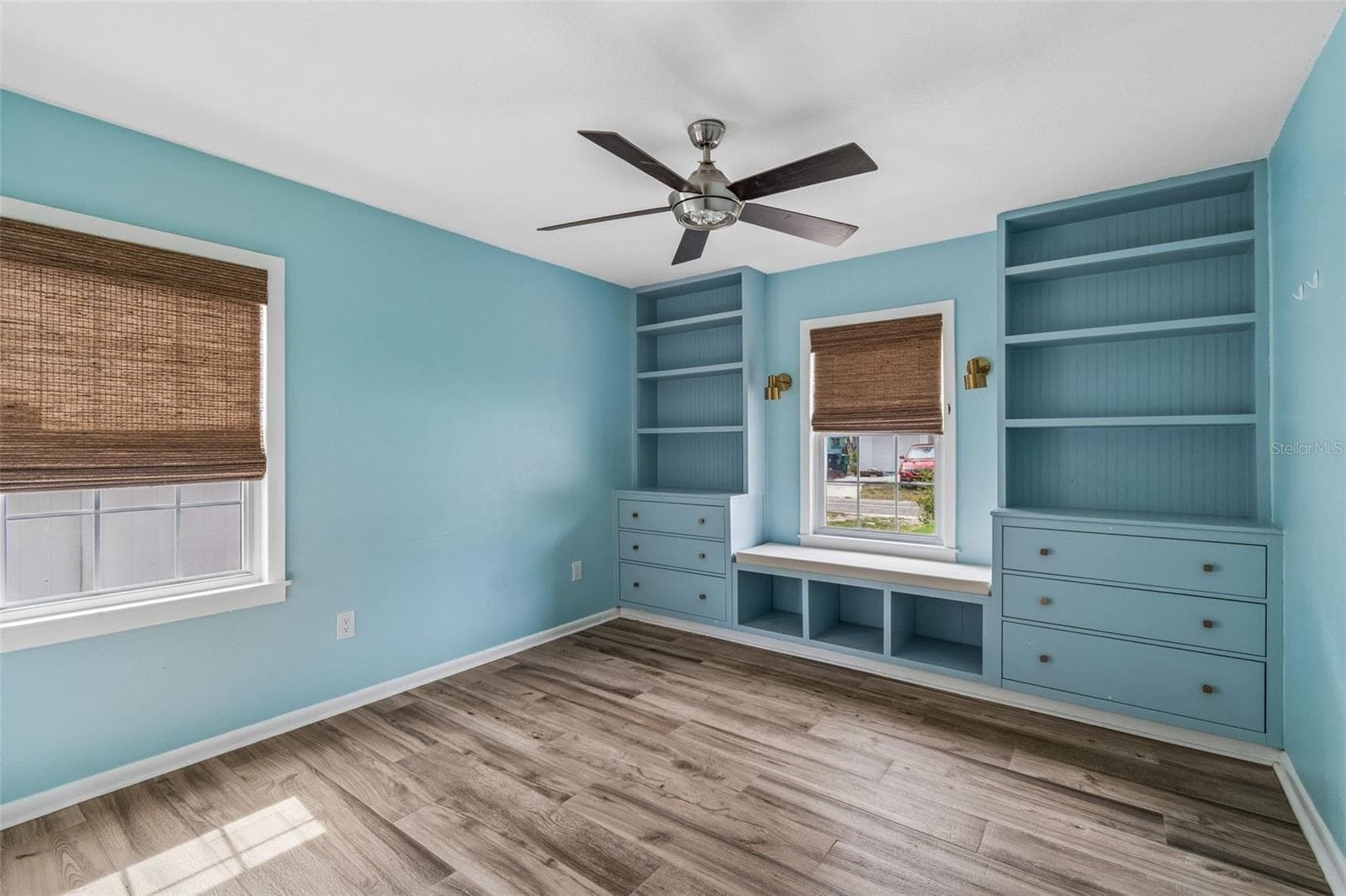 Single Family Residence at 1304 E KNOLLWOOD ST, TAMPA, photo 5 of 30