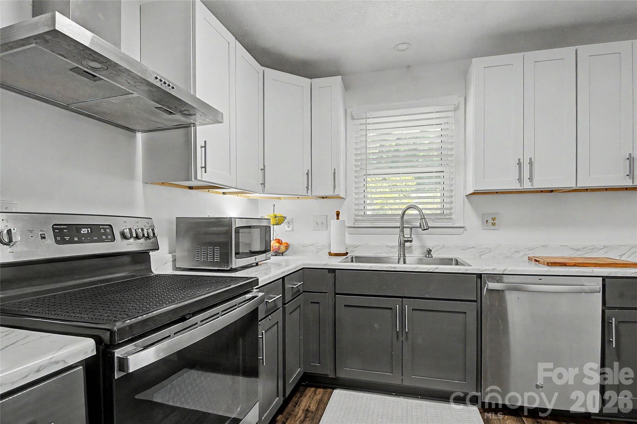 Single Family Residence at 155 Chestnut Place, Arden, photo 2 of 45