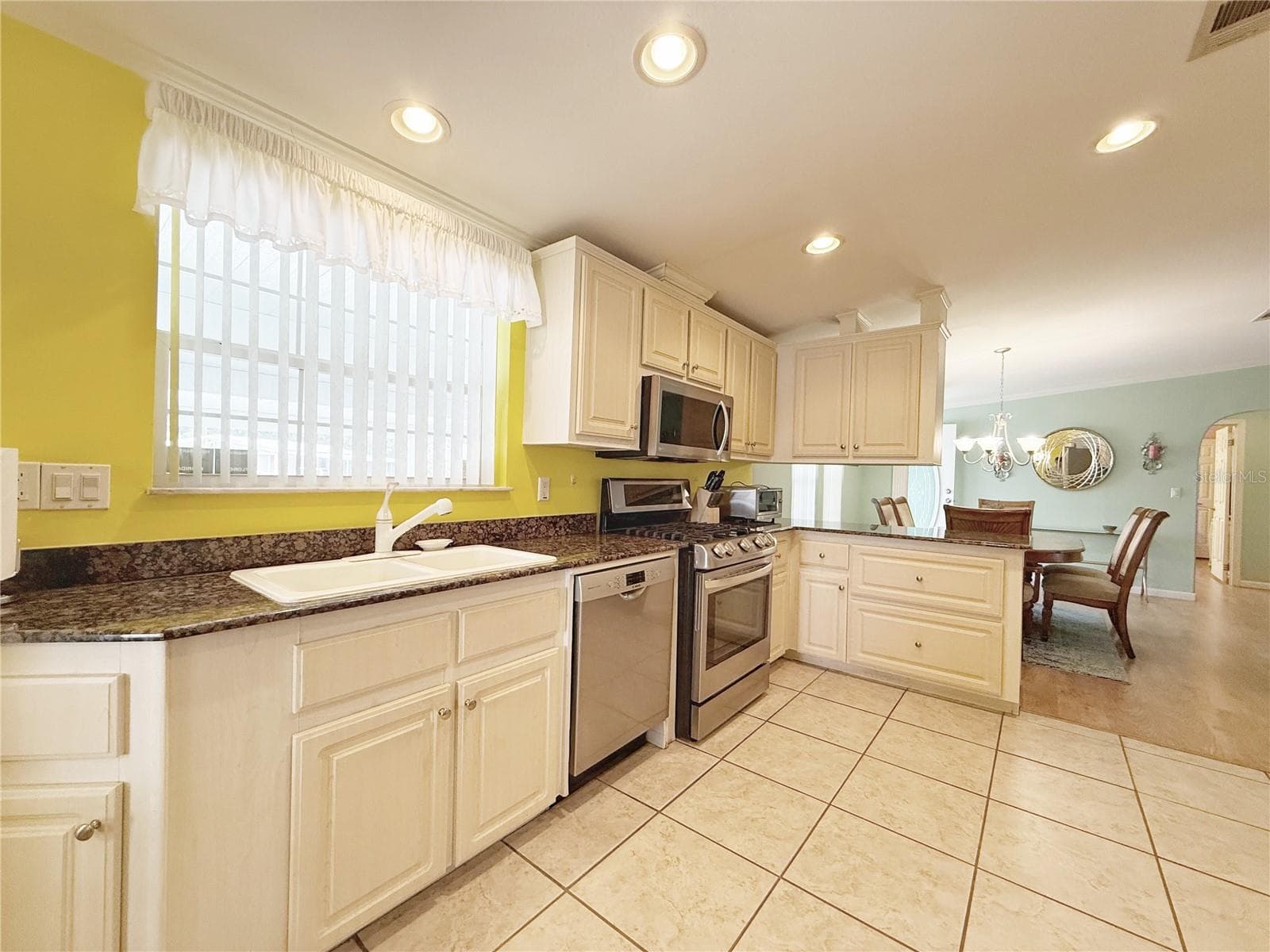 Manufactured Home at 194 S PORT ROYAL LN, APOLLO BEACH, photo 8 of 38