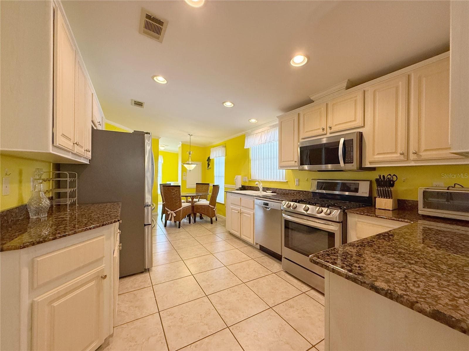 Manufactured Home at 194 S PORT ROYAL LN, APOLLO BEACH, photo 9 of 38