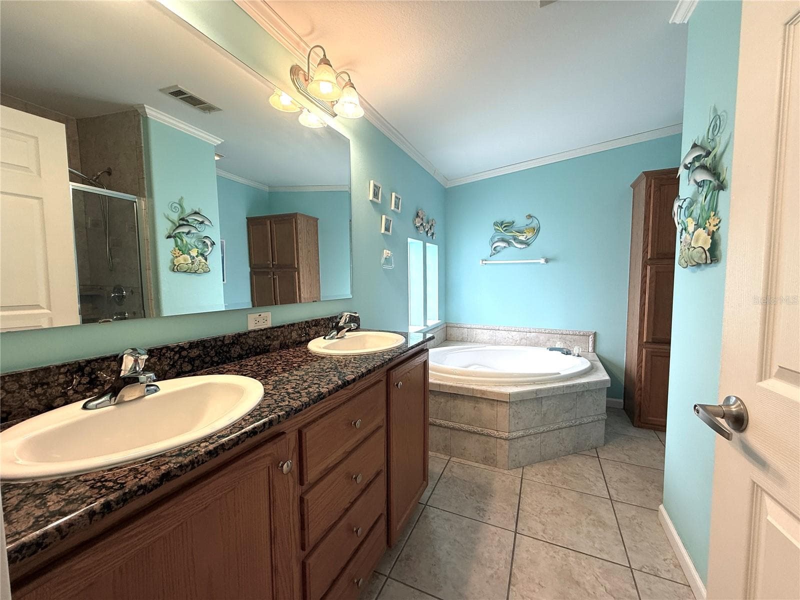 Manufactured Home at 194 S PORT ROYAL LN, APOLLO BEACH, photo 15 of 38
