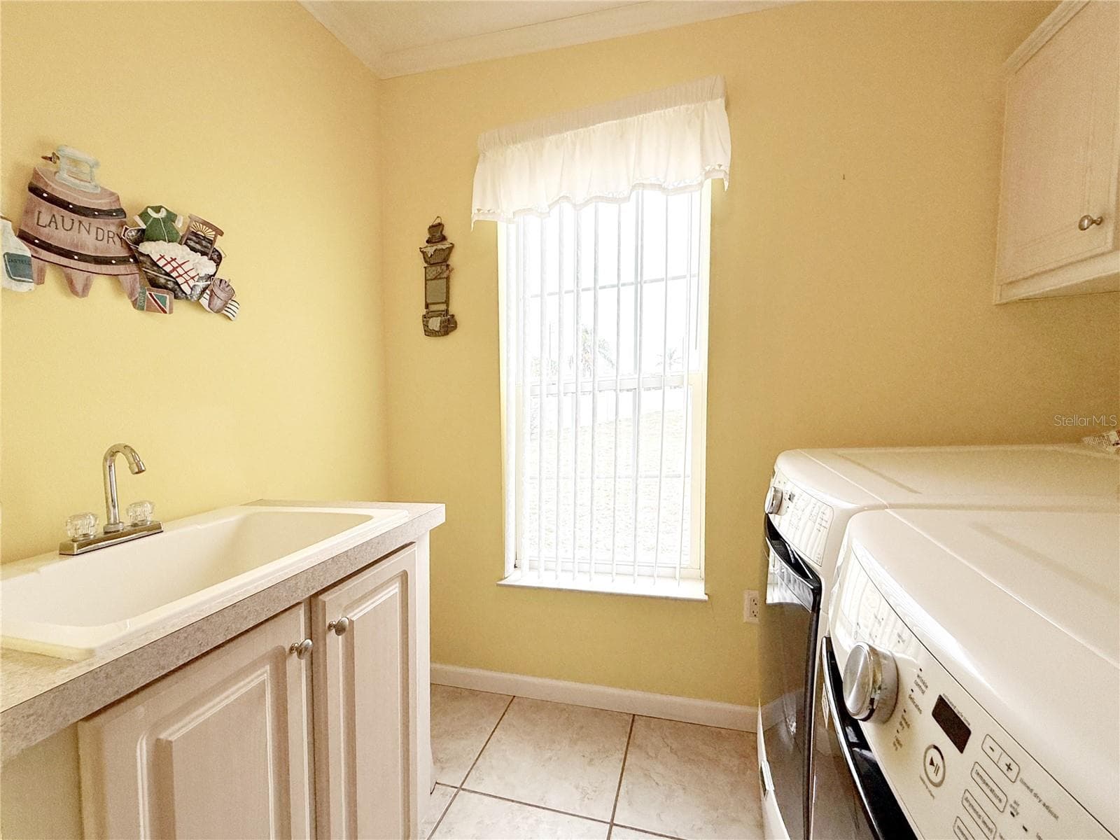 Manufactured Home at 194 S PORT ROYAL LN, APOLLO BEACH, photo 22 of 38