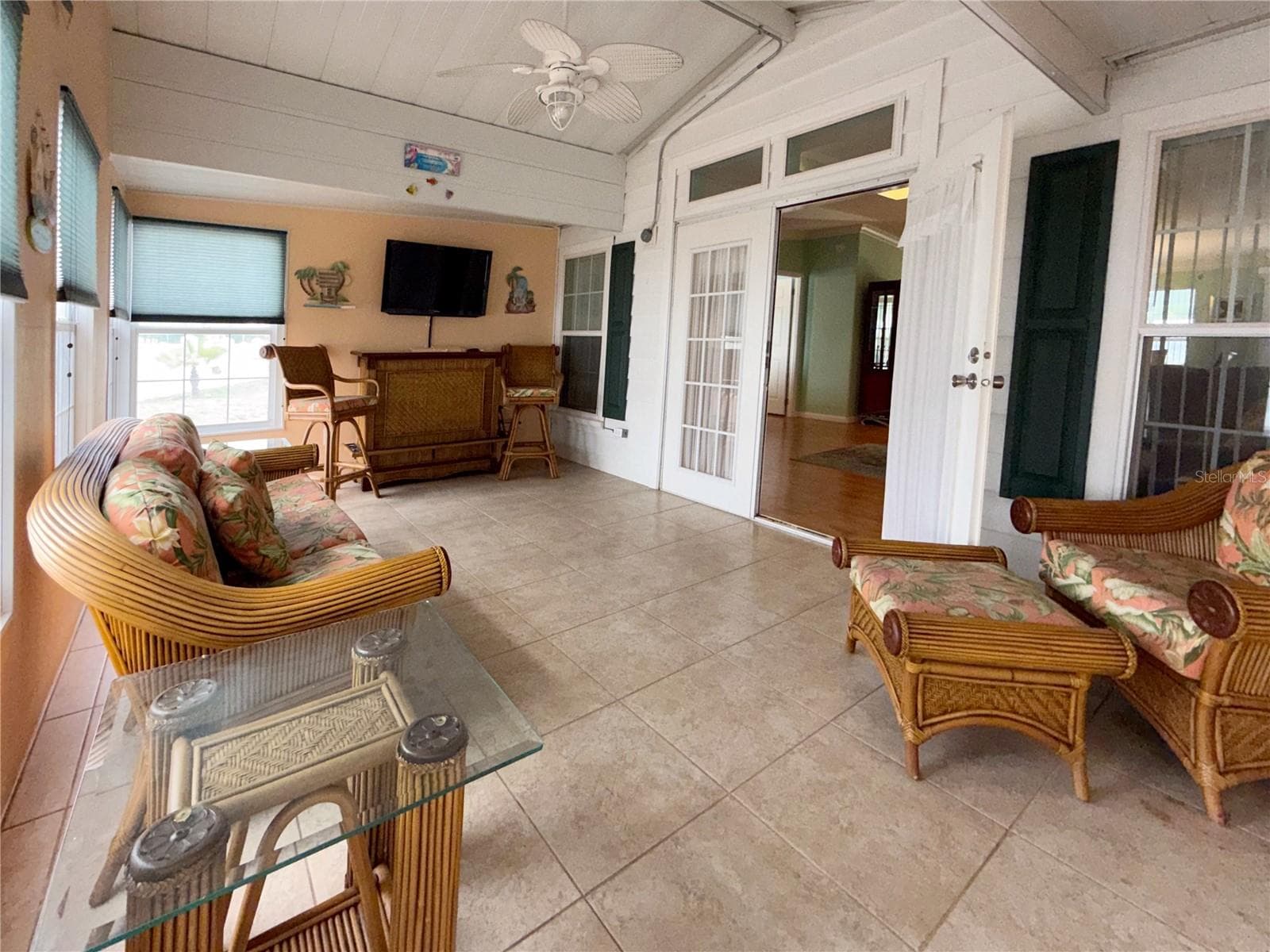 Manufactured Home at 194 S PORT ROYAL LN, APOLLO BEACH, photo 24 of 38