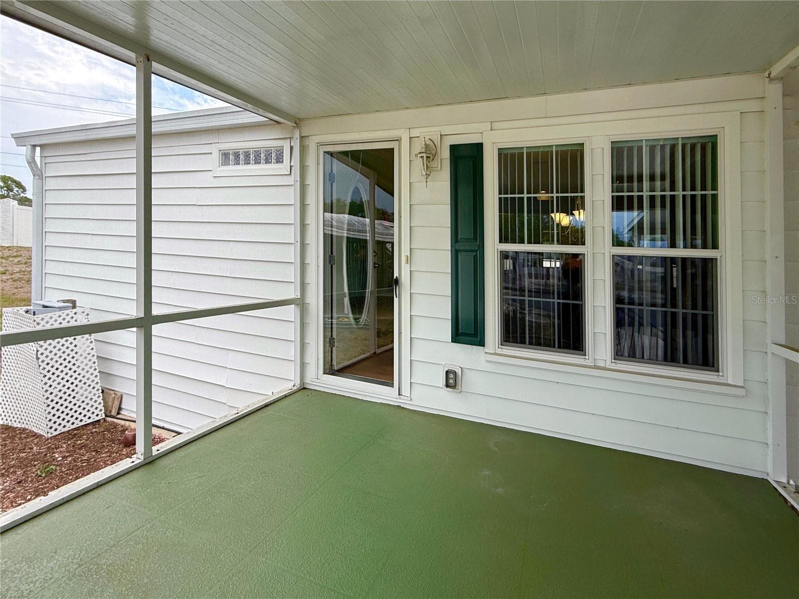 Manufactured Home at 194 S PORT ROYAL LN, APOLLO BEACH, photo 26 of 38