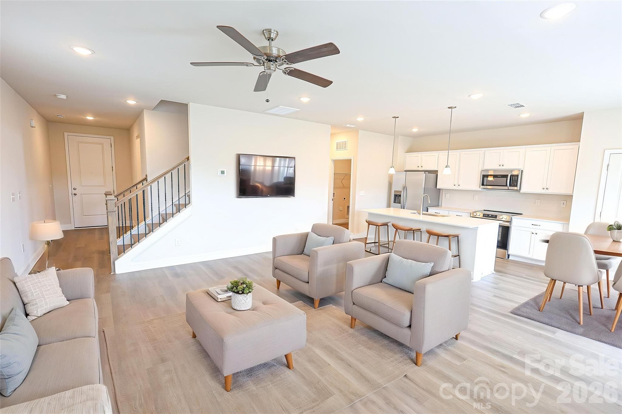 Single Family Residence at 4999 Twin River Drive, Denver, photo 8 of 44