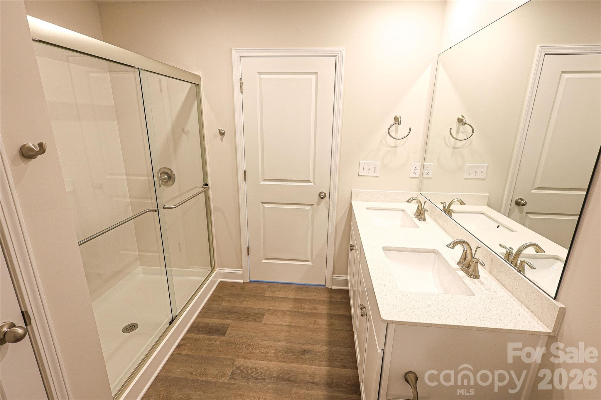 Single Family Residence at 4999 Twin River Drive, Denver, photo 11 of 44