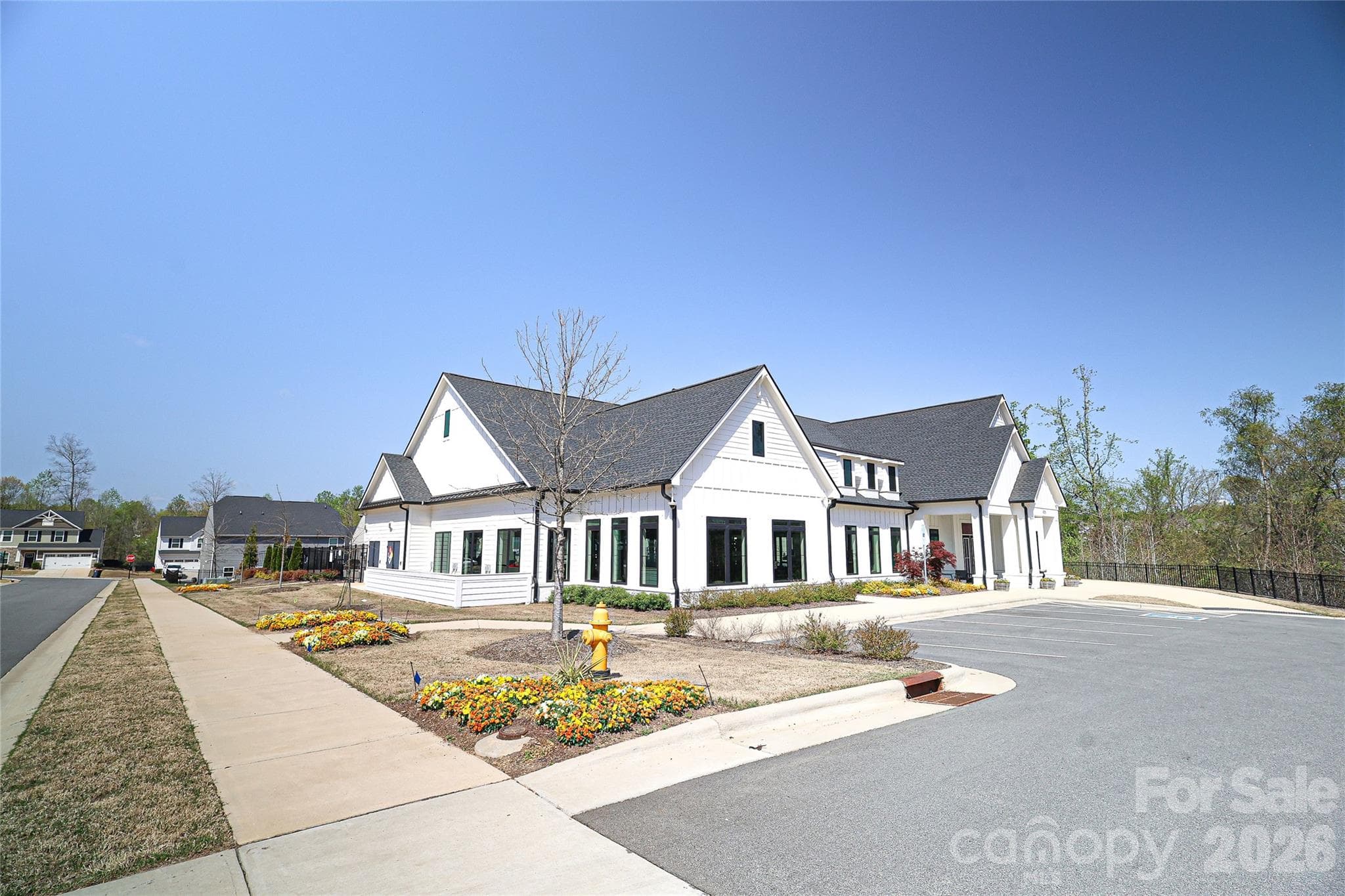Single Family Residence at 4999 Twin River Drive, Denver, photo 15 of 44