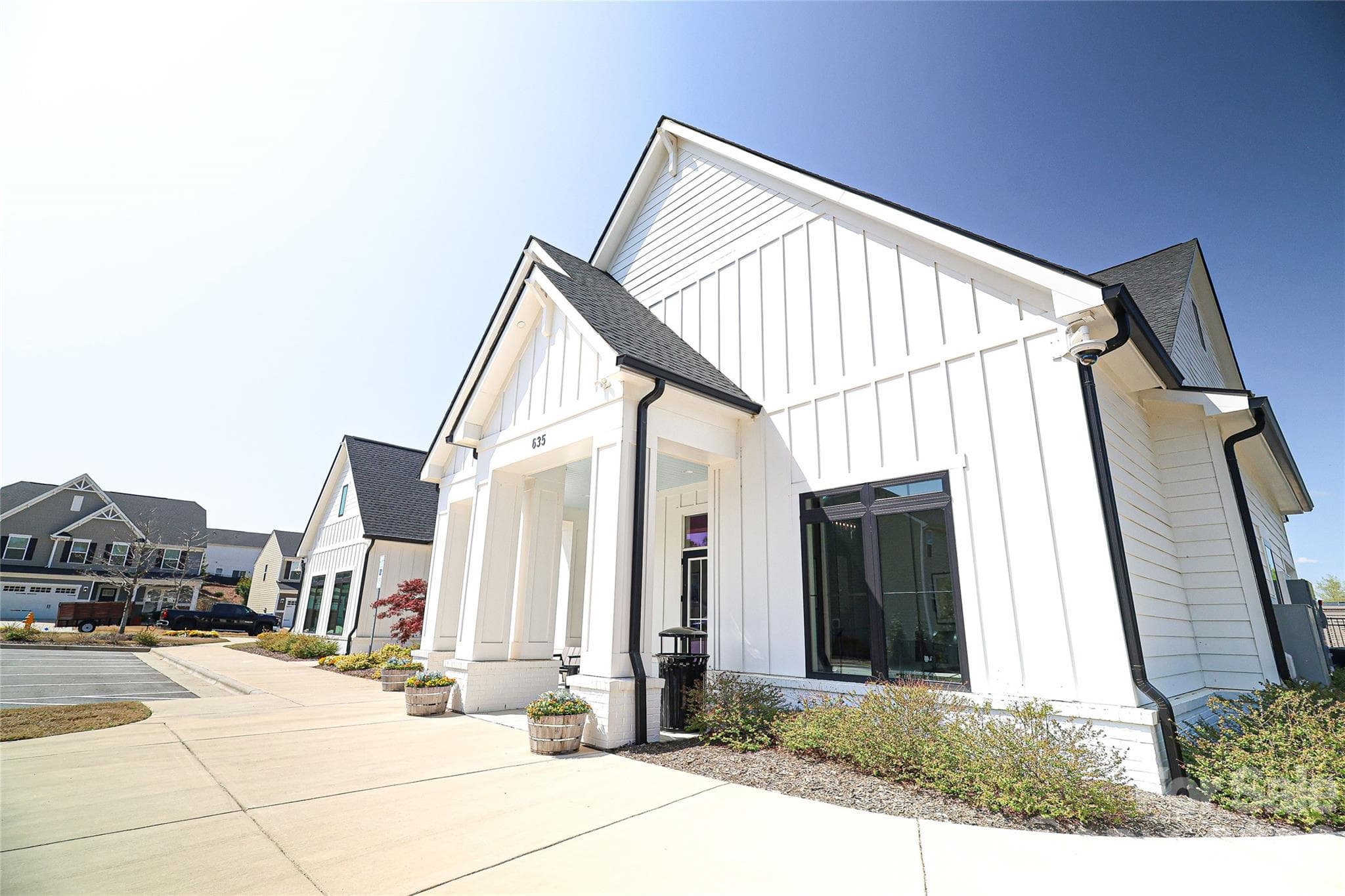 Single Family Residence at 4999 Twin River Drive, Denver, photo 16 of 44