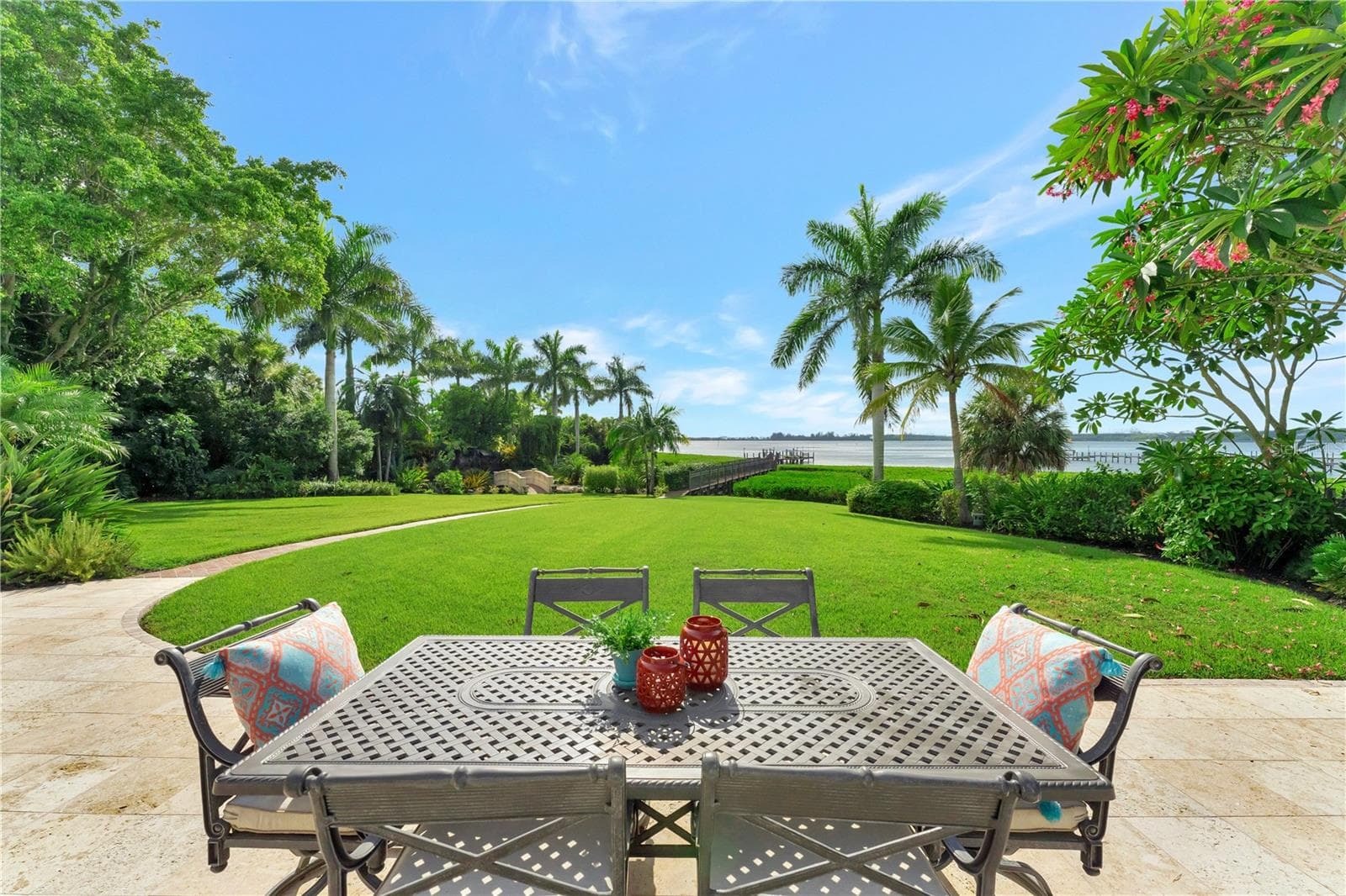 Outdoor Dining - 416 81ST ST W, BRADENTON