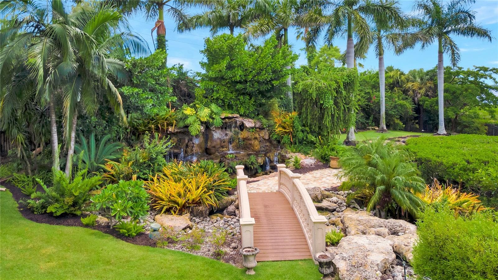 Balustrade Bridge/Waterfall - 416 81ST ST W, BRADENTON
