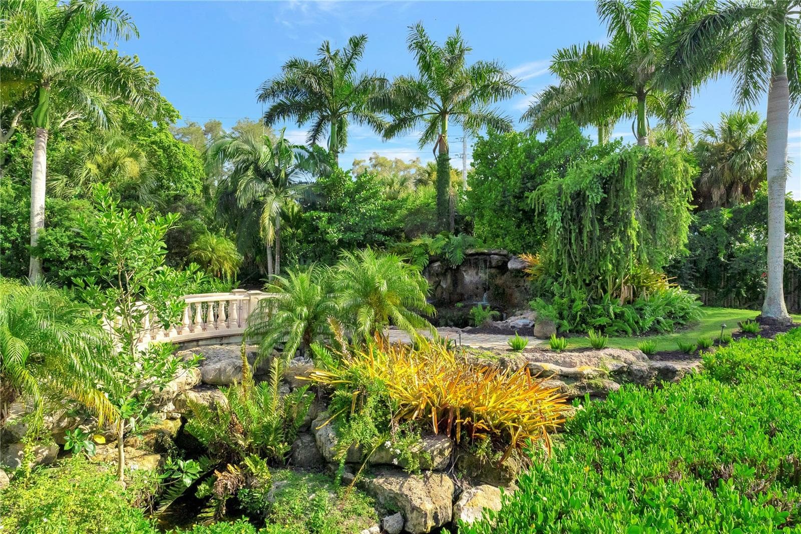 Balustrade Bridge/Waterfall - 416 81ST ST W, BRADENTON