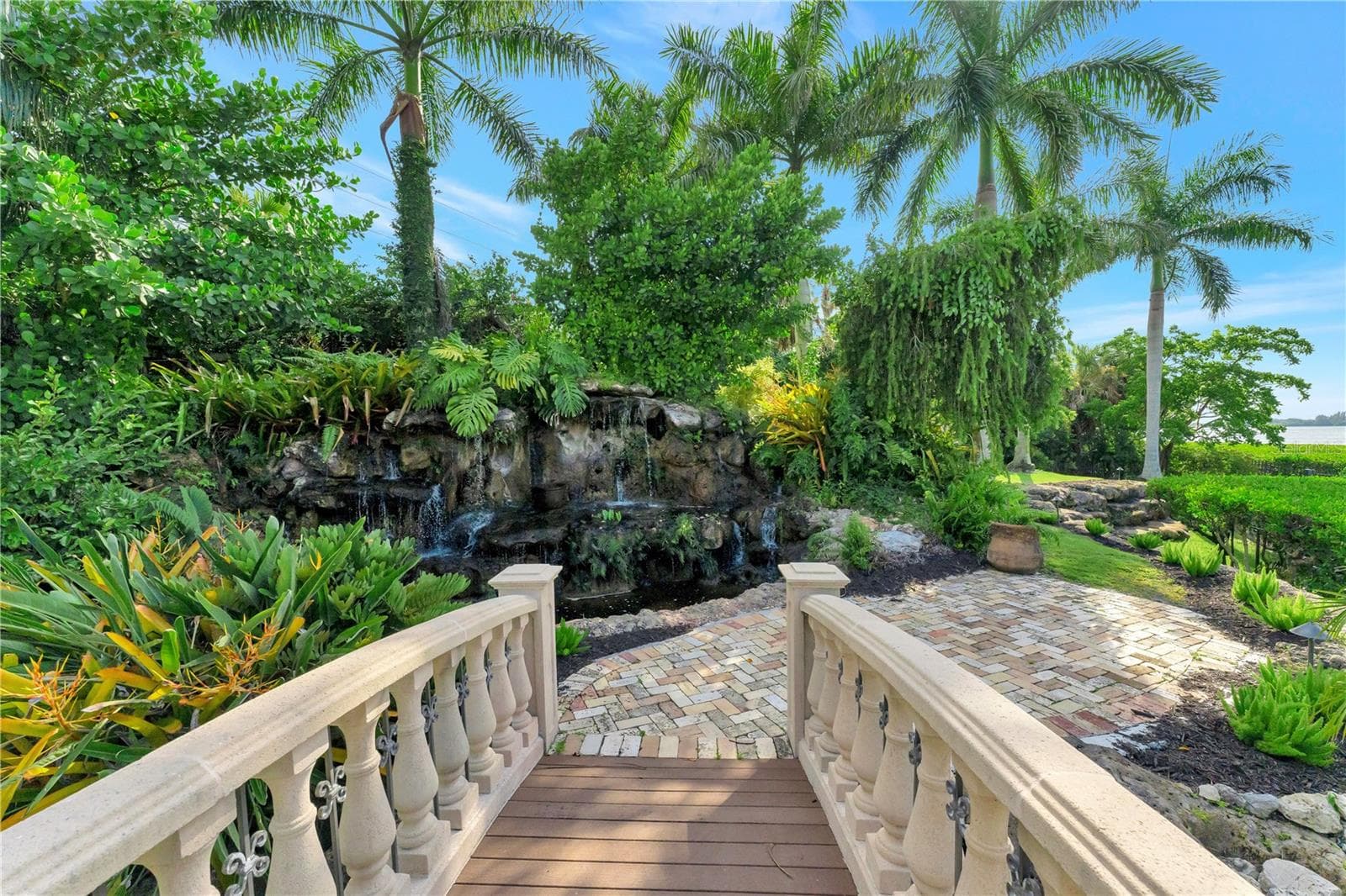 Balustrade Bridge/Waterfall - 416 81ST ST W, BRADENTON