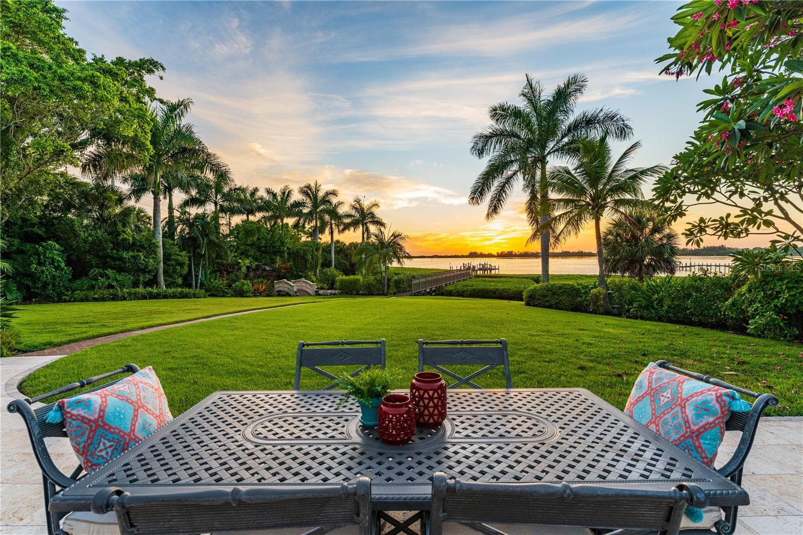 Sunset Outdoor Dining - 416 81ST ST W, BRADENTON