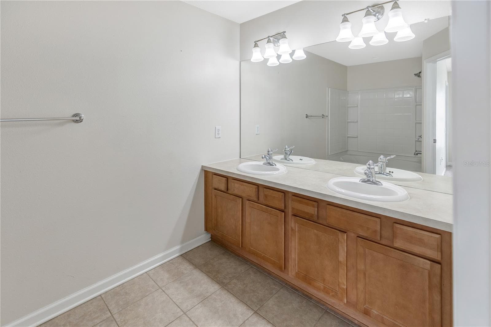 Townhouse at 10135 POST HARVEST DR, RIVERVIEW, photo 24 of 42