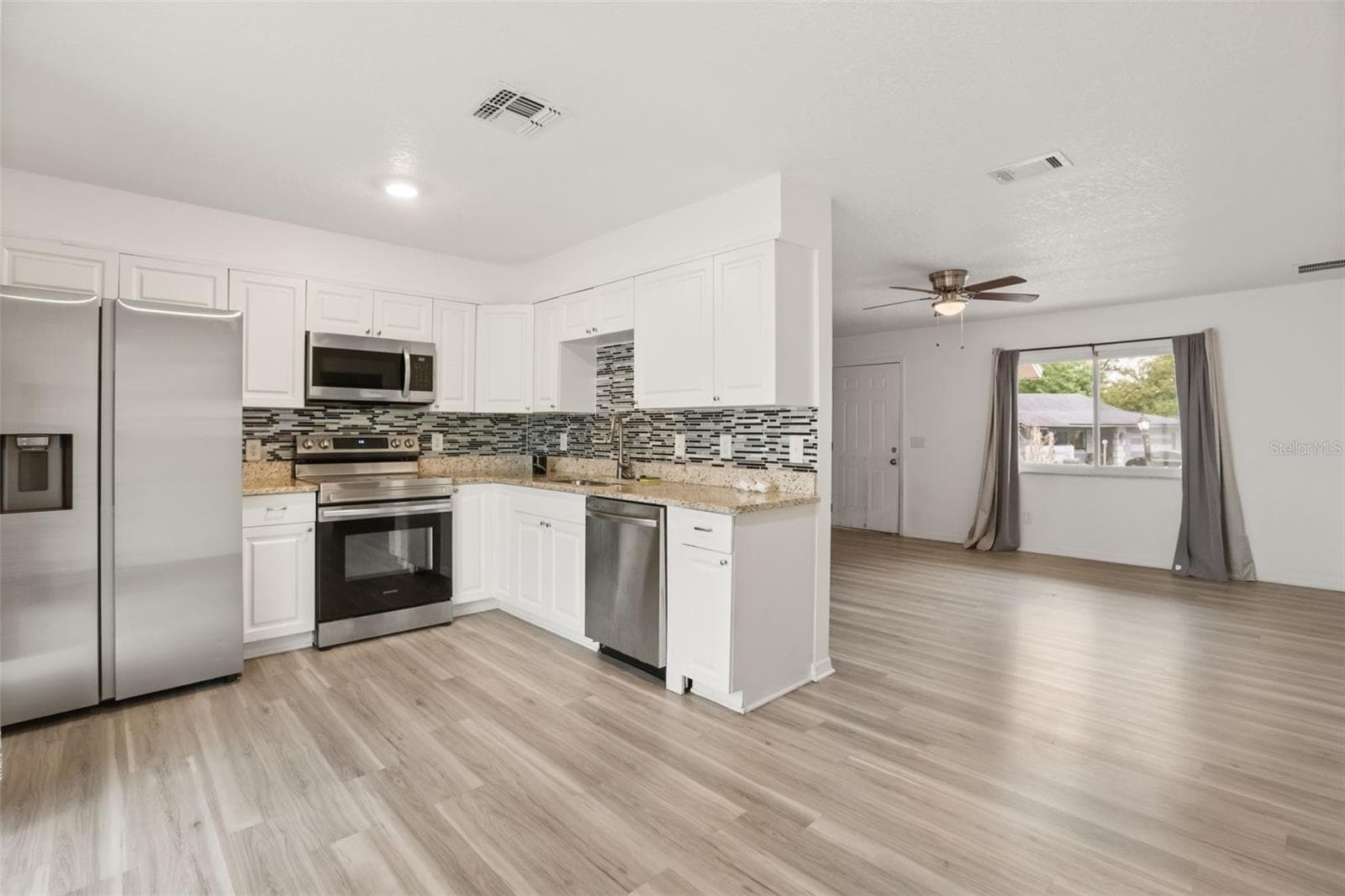 Single Family Residence at 4650 BOCA VISTA CT, ORLANDO, photo 4 of 25